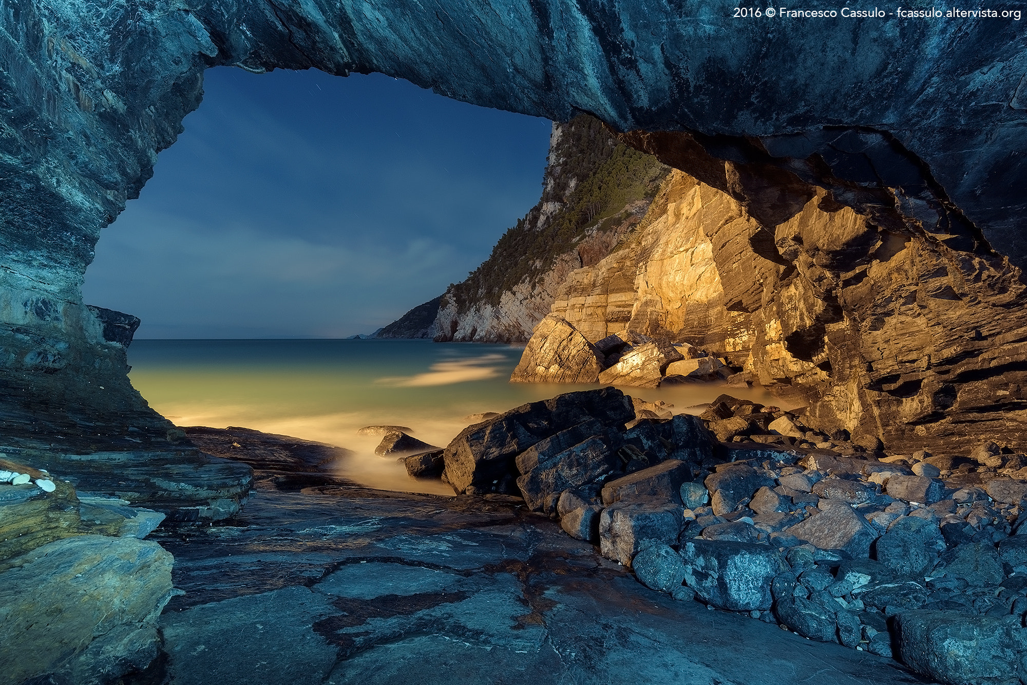 Samyang 14mm F2.8 ED AS IF UMC sample photo. Portovenere grotta di byron photography