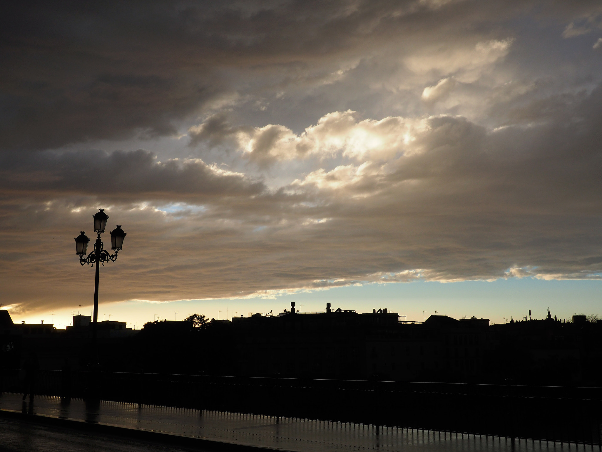 Olympus OM-D E-M5 II + Panasonic Lumix G 20mm F1.7 ASPH sample photo. Triana could get some rain photography