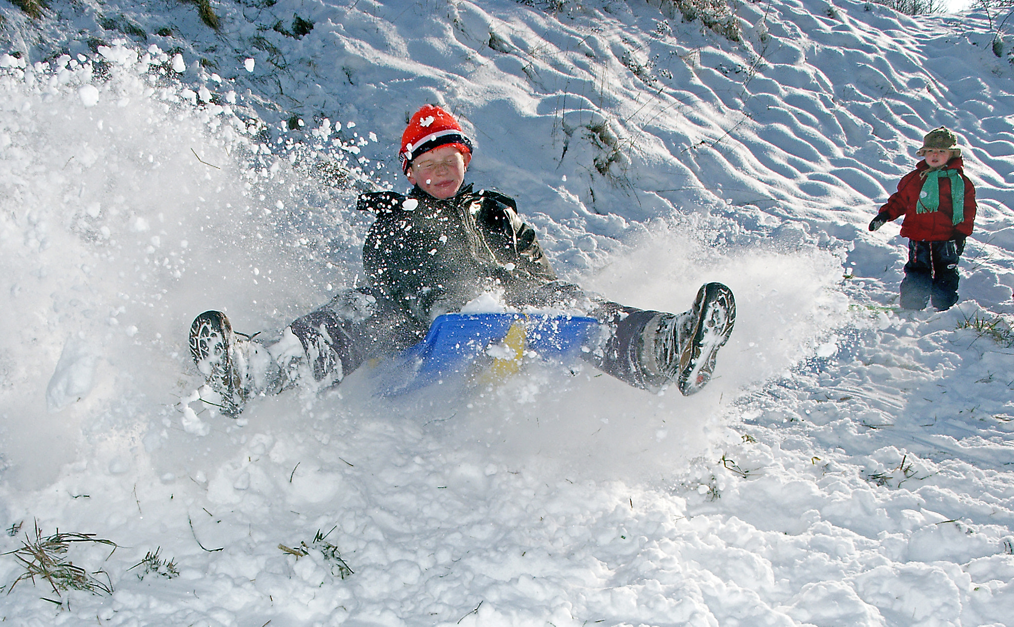 KONICA MINOLTA DiMAGE 7Hi sample photo. Fun_in_the_snow photography