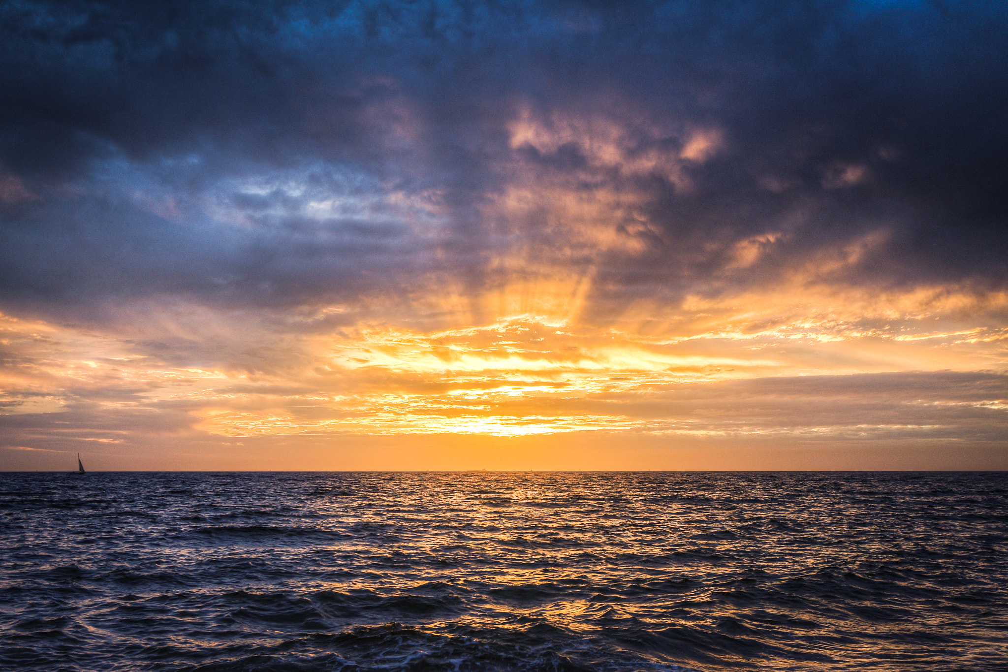 Canon EF-S 10-22mm F3.5-4.5 USM sample photo. Sunset from brighton beach photography