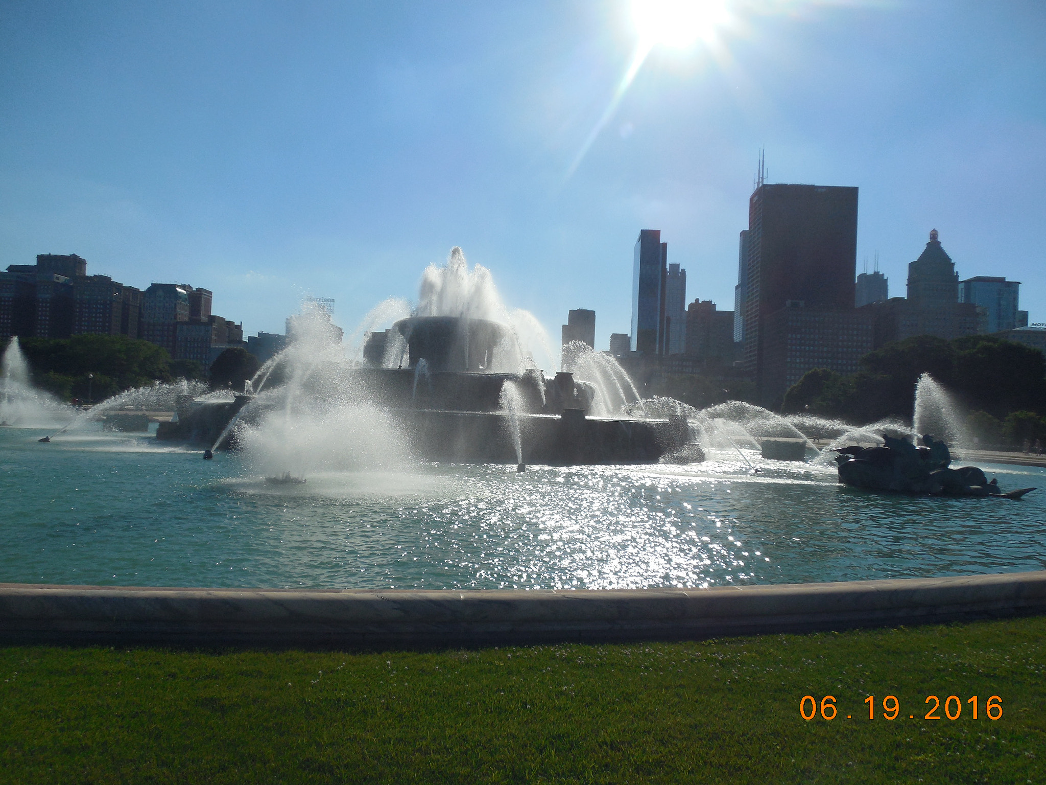 Nikon COOLPIX L620 sample photo. At buckingham fountain photography