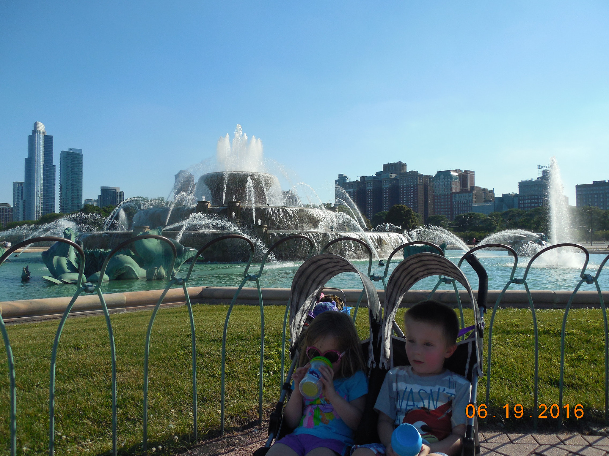 Nikon COOLPIX L620 sample photo. At buckingham fountain photography