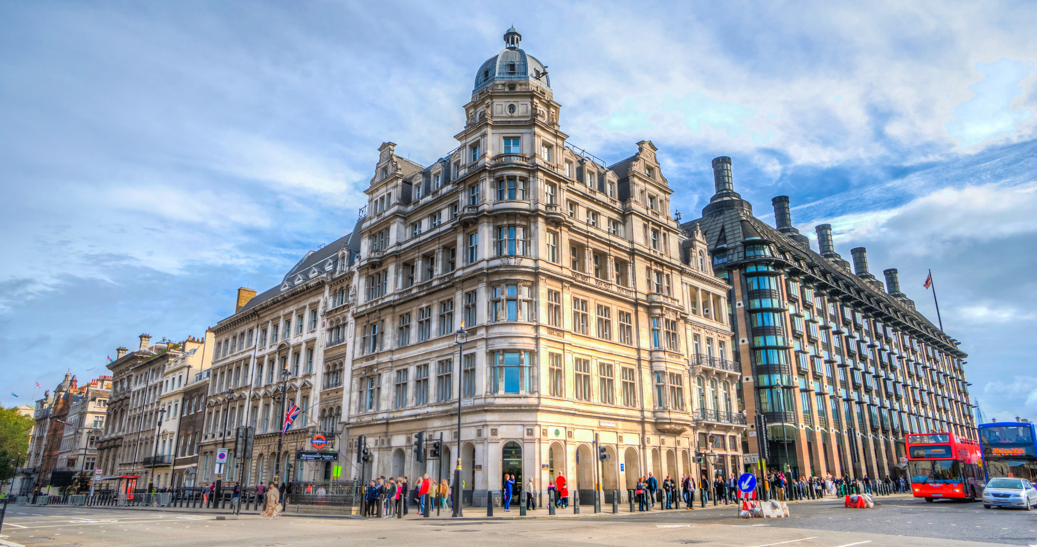 Sony a6300 + Sony E 10-18mm F4 OSS sample photo. Westminster station photography