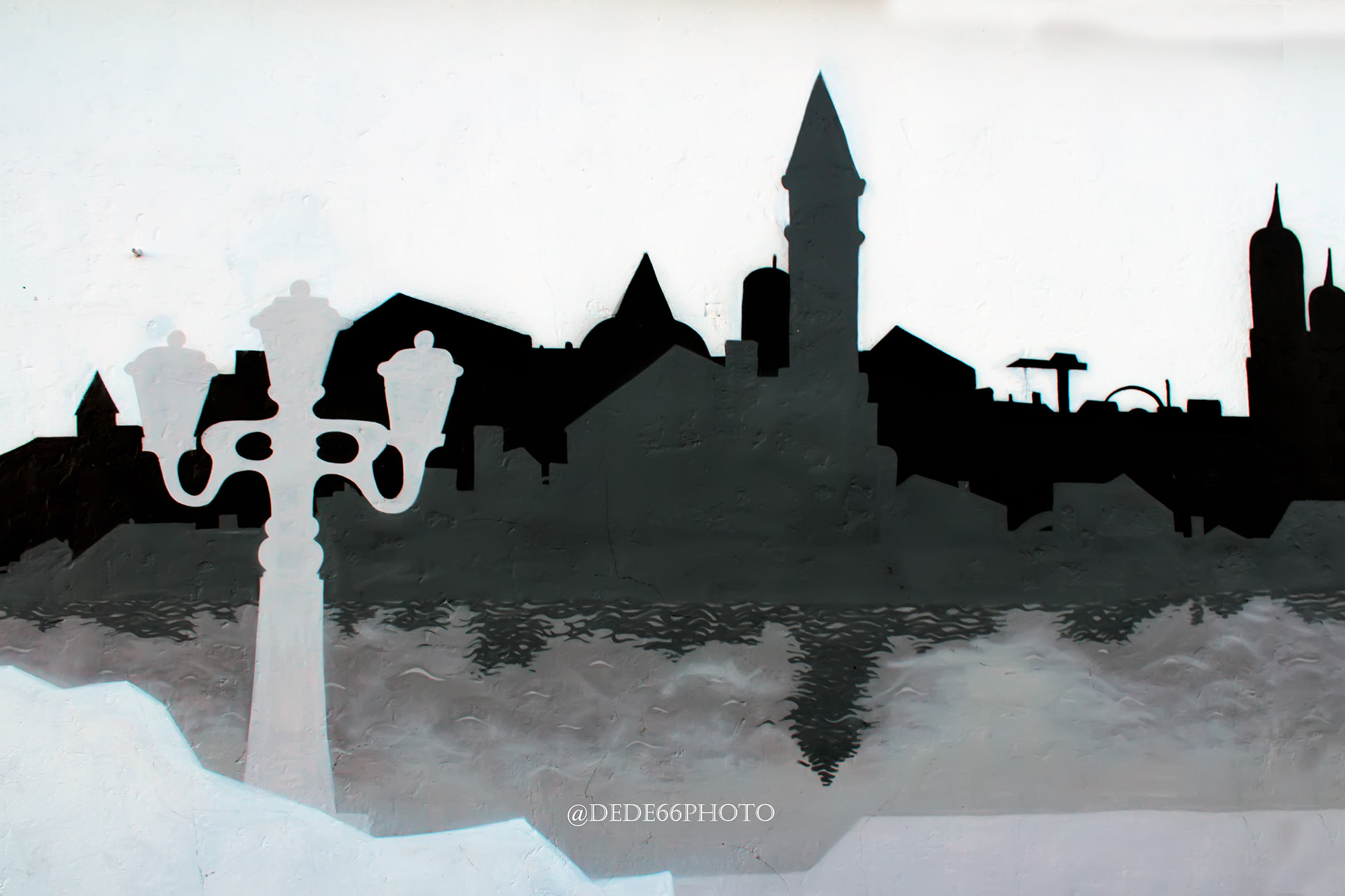 5-5.6 IS II sample photo. Venetian murales. photography