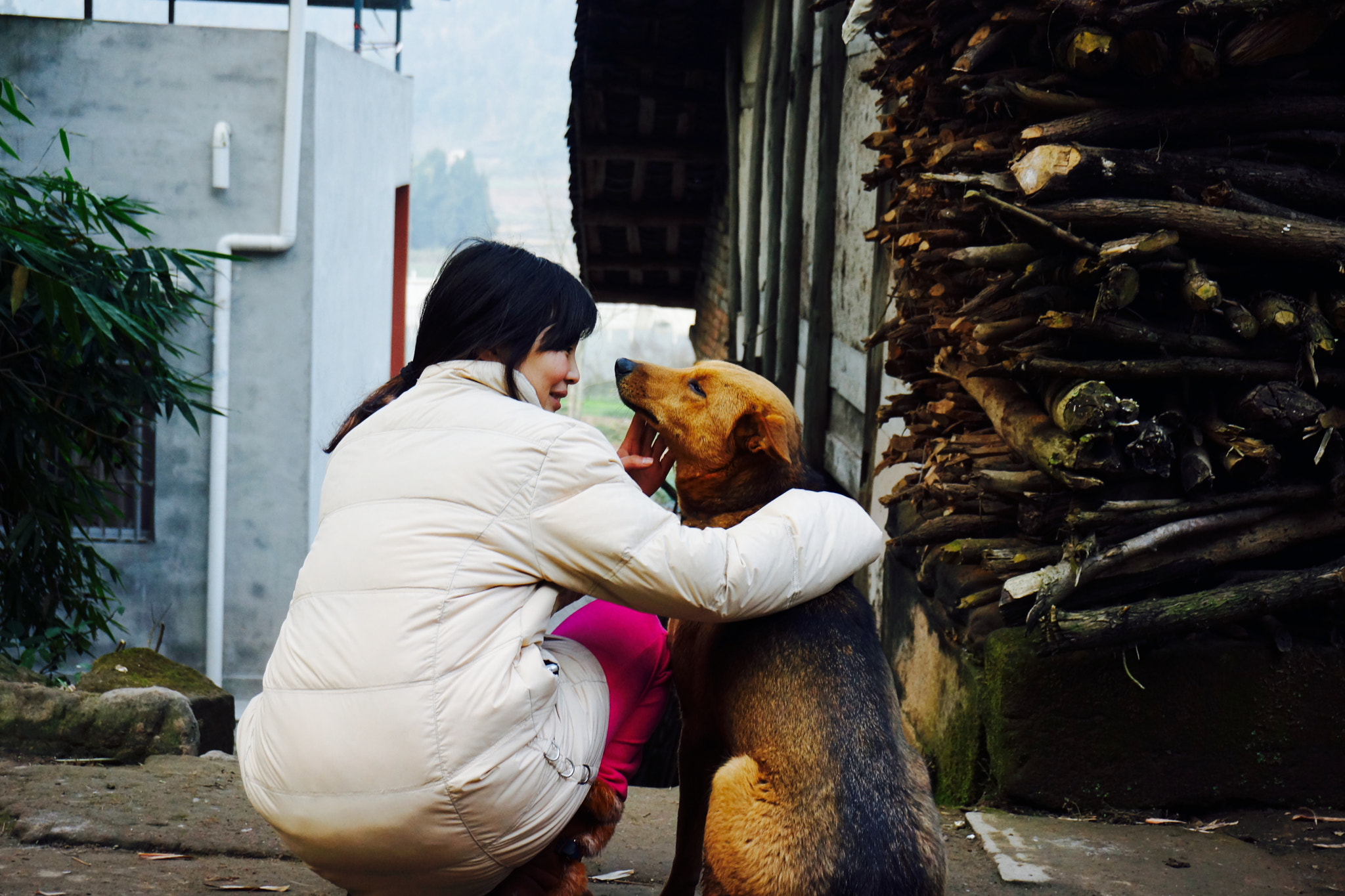 Sony Alpha NEX-7 + Sony E 18-50mm F4-5.6 sample photo. My girl and her dog photography