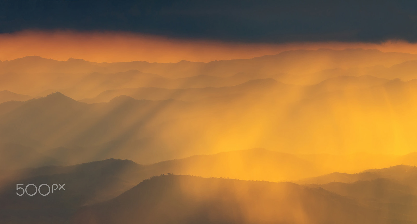 Pentax smc DA* 60-250mm F4.0 ED (IF) SDM sample photo. Fantastic ray of sunlight of beautiful scenary mountain range la photography