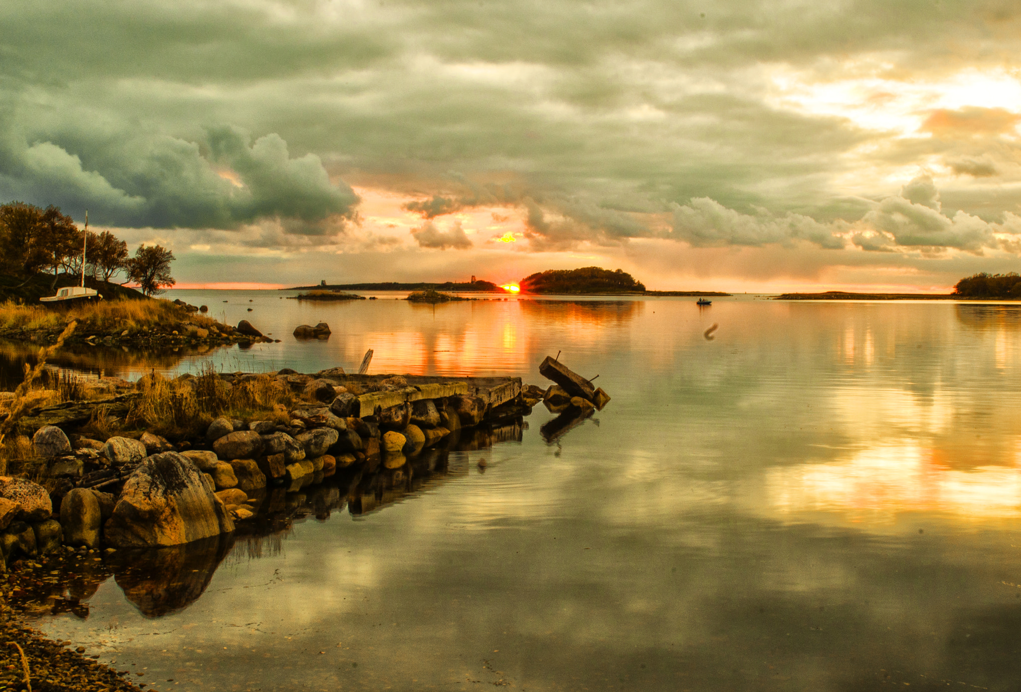 Nikon D300 + Nikon AF-S Nikkor 28-70mm F2.8 ED-IF sample photo. Russia. solovki. sunset photography