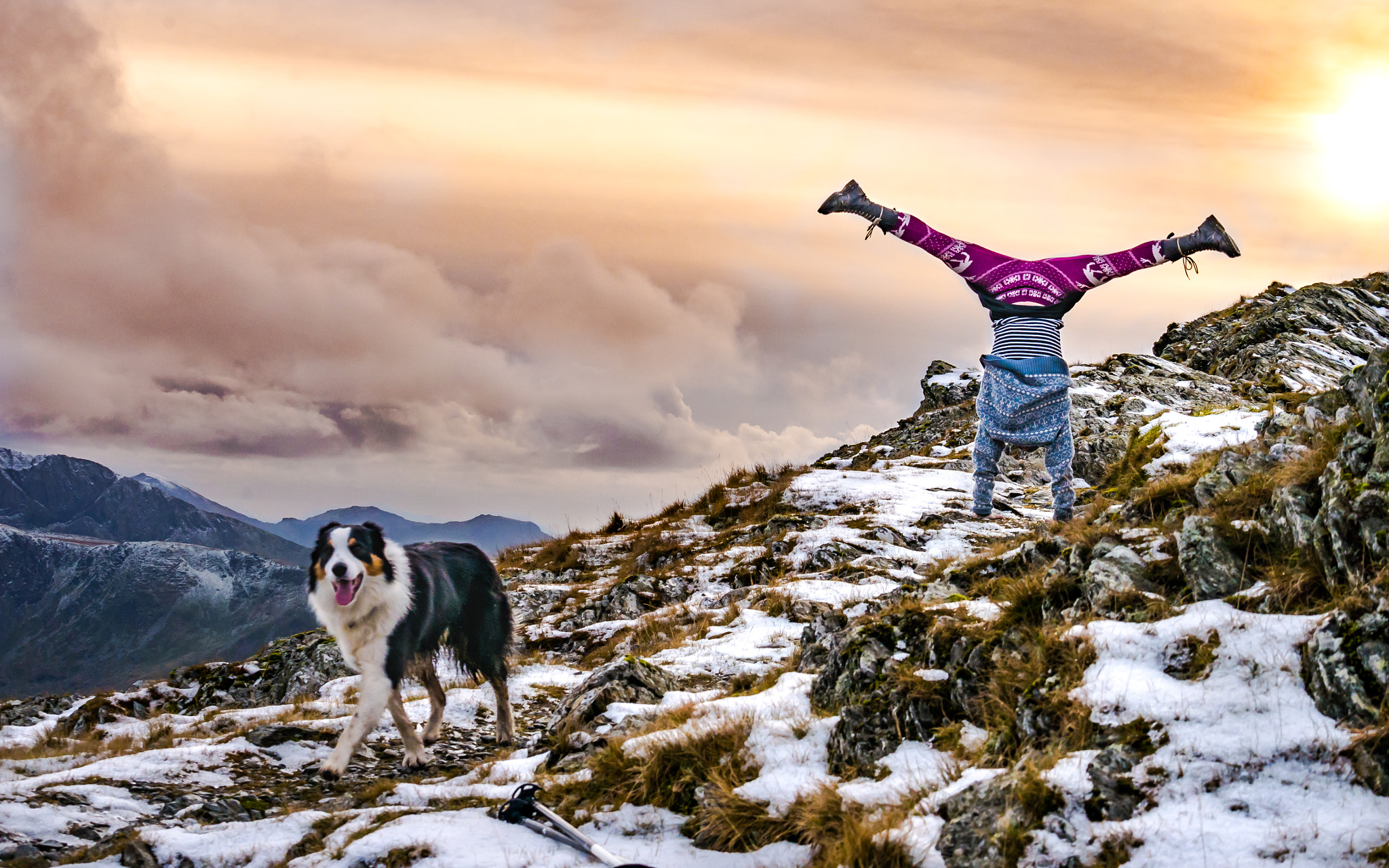 Panasonic Lumix DMC-GX7 + Panasonic Lumix G X Vario 35-100mm F2.8 OIS sample photo. Handstand in the hills photography