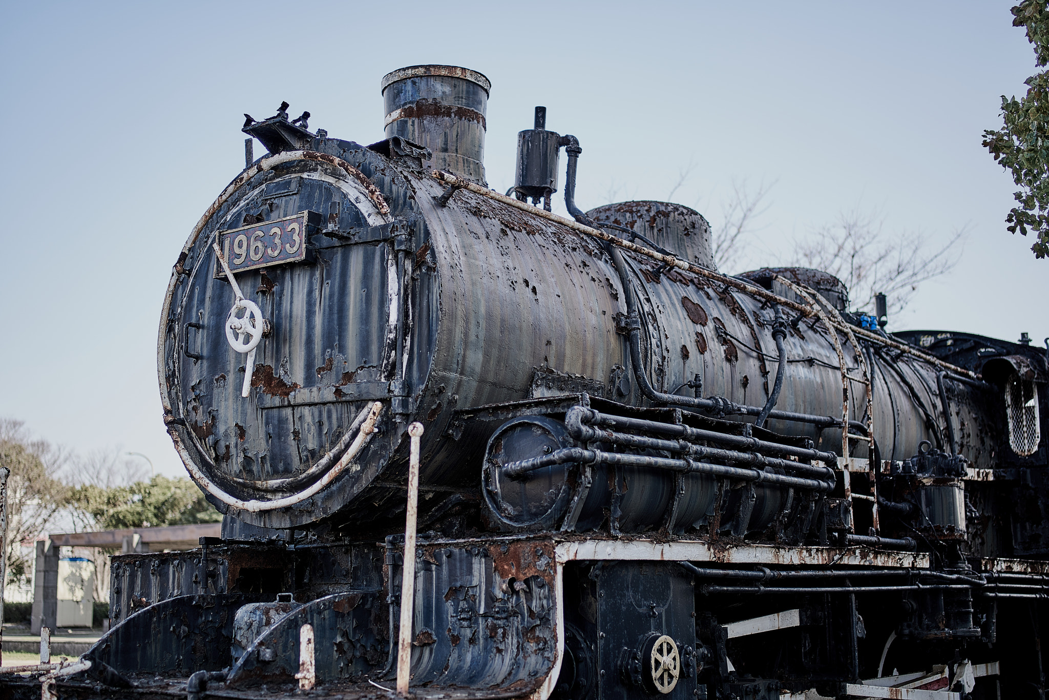 45mm F1.8 SSM sample photo. Train photography