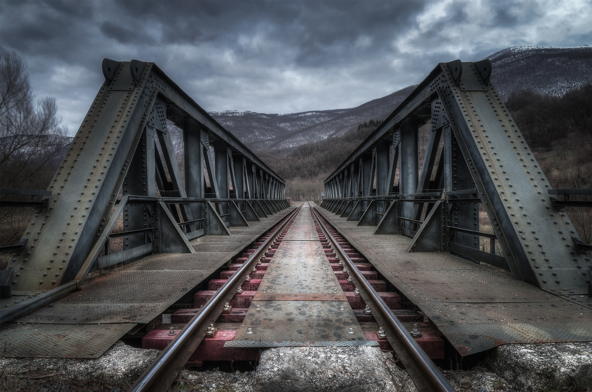 Samyang 14mm F2.8 ED AS IF UMC sample photo. The old railway photography