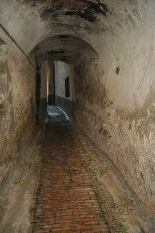 Nikon D70 sample photo. Bordighera (im) centro storico del paese alto  via archi photography