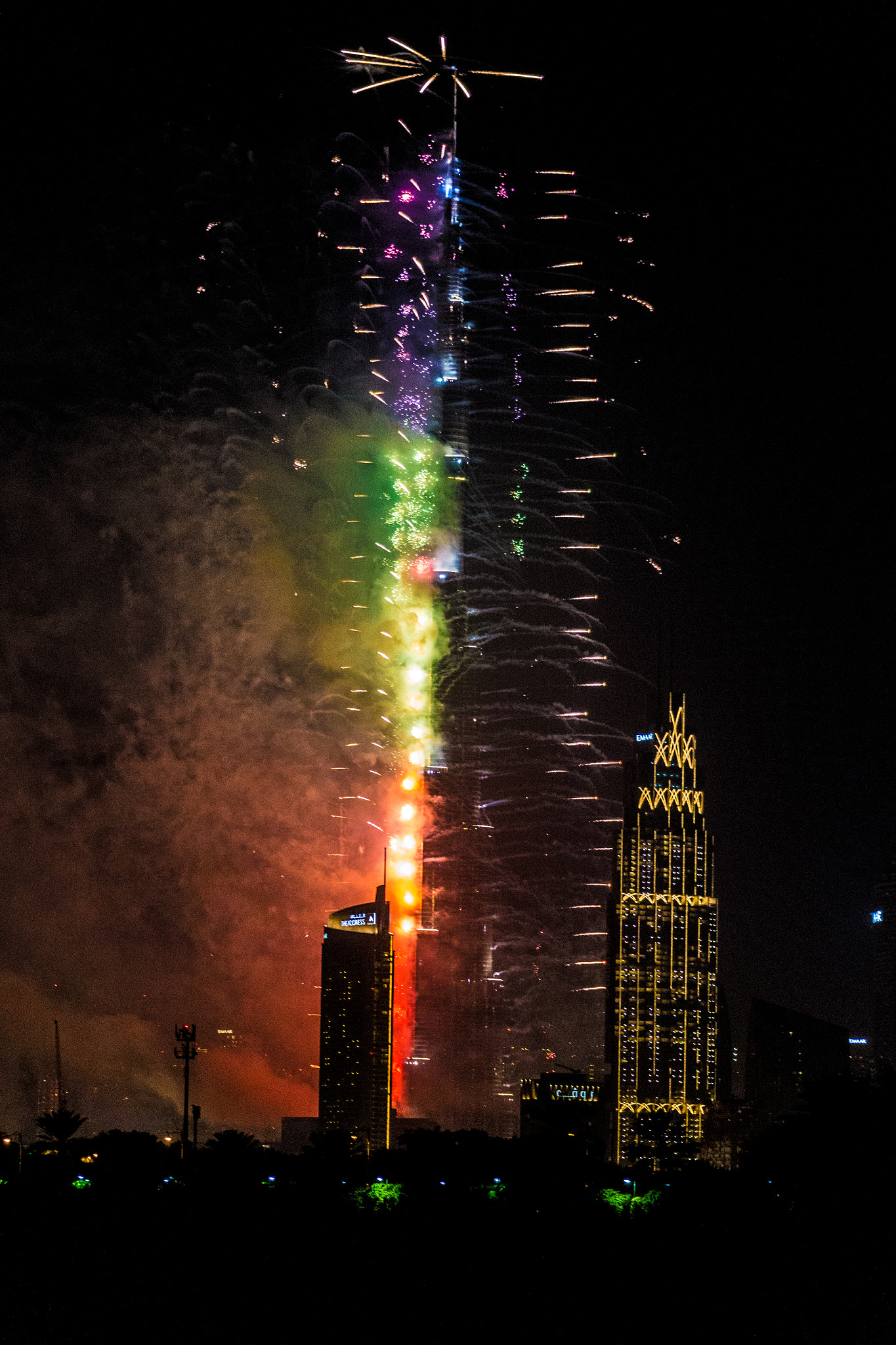 Canon EF 28-300mm F3.5-5.6L IS USM sample photo. Dubai fireworks photography