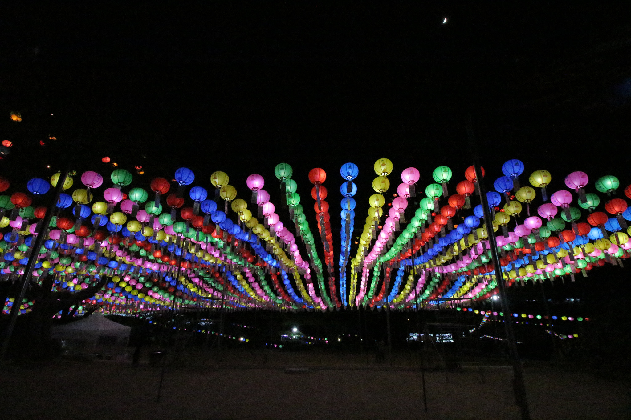 Canon EOS 100D (EOS Rebel SL1 / EOS Kiss X7) sample photo. 밤하늘에 달과 연등````` photography