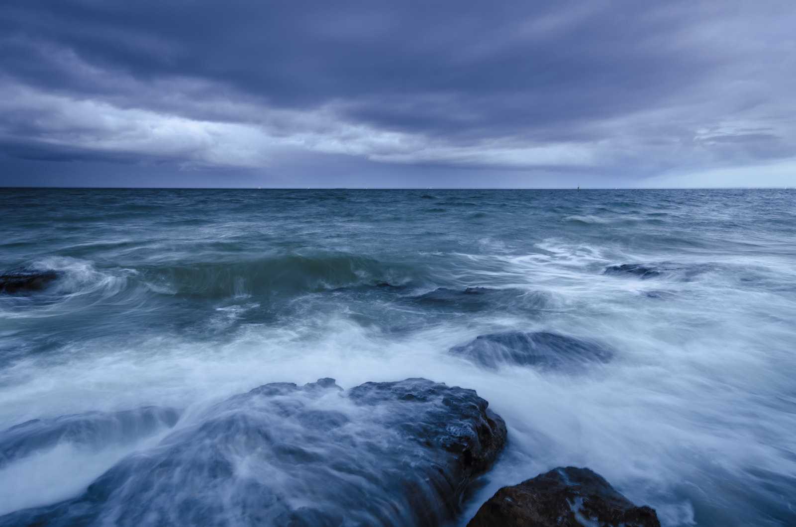 Nikon AF-S Nikkor 14-24mm F2.8G ED sample photo. Coastal line photography