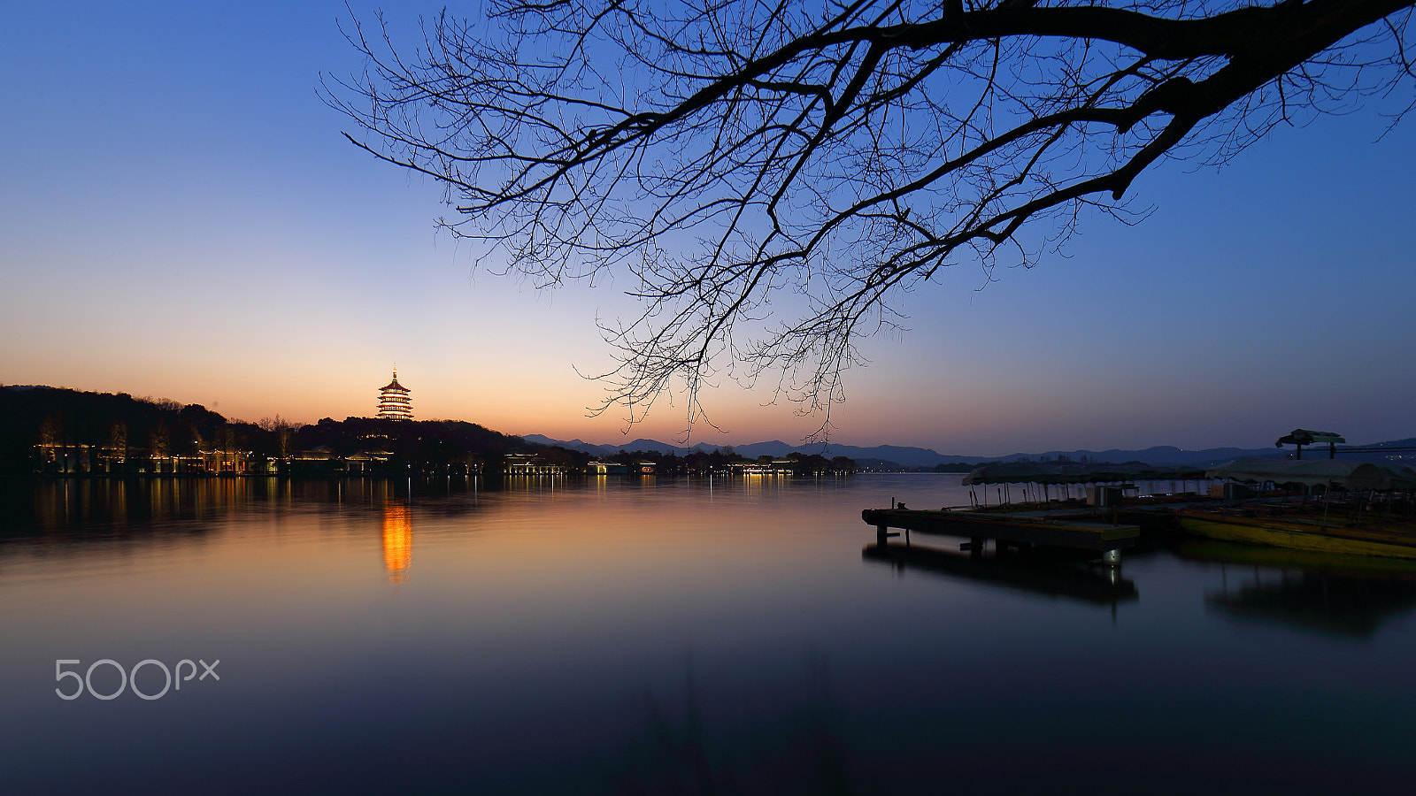 Canon EF 14mm F2.8L II USM sample photo. 日落雷锋塔 photography