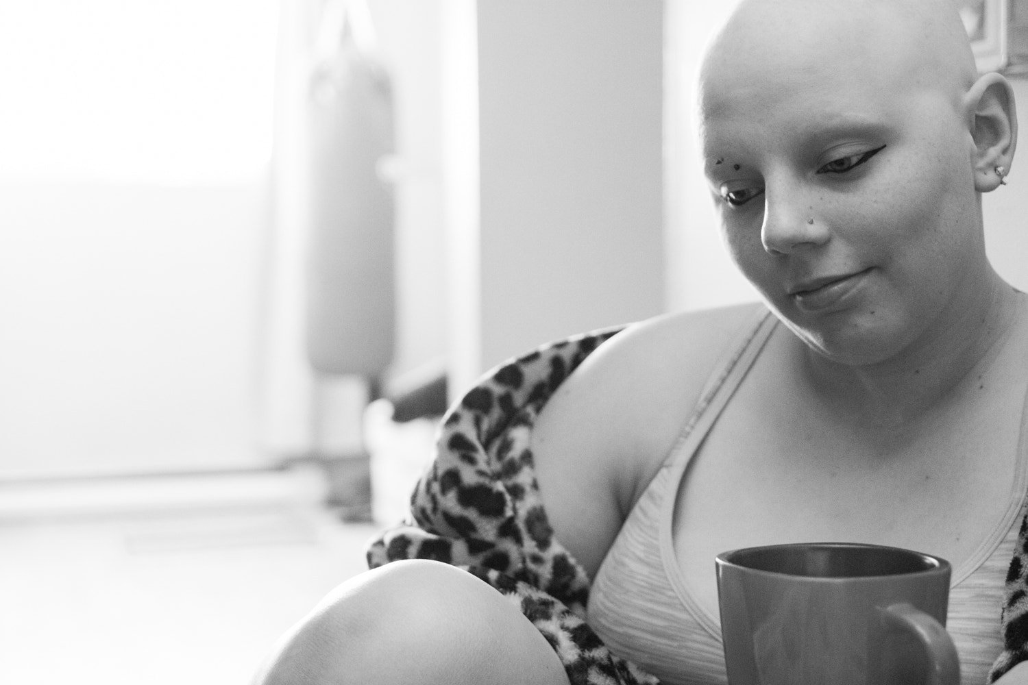 Tamron SP AF 17-50mm F2.8 XR Di II LD Aspherical (IF) sample photo. Vanessa, quiet coffee time photography