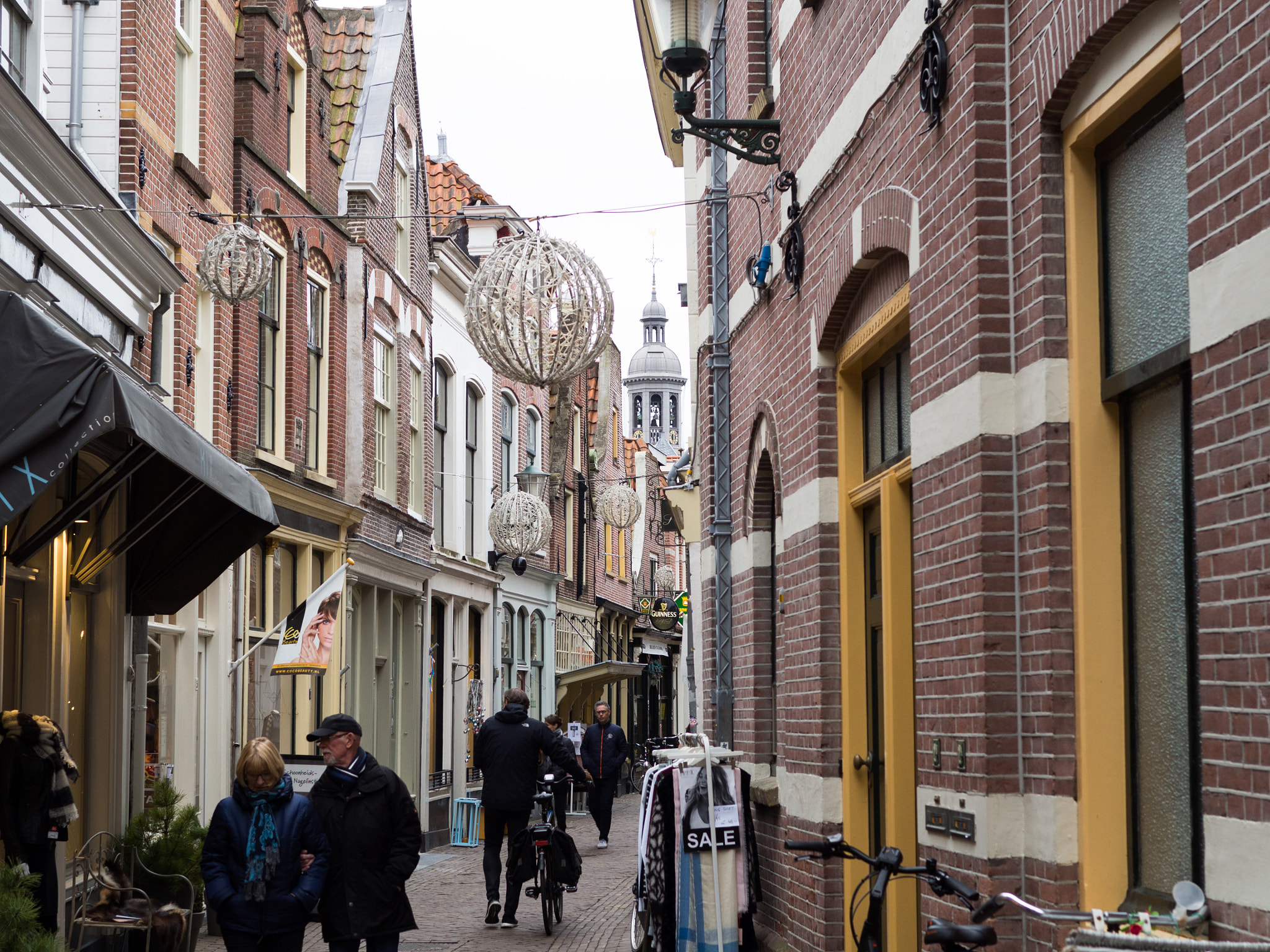Sigma 30mm F1.4 DC DN | C sample photo. Street from church photography
