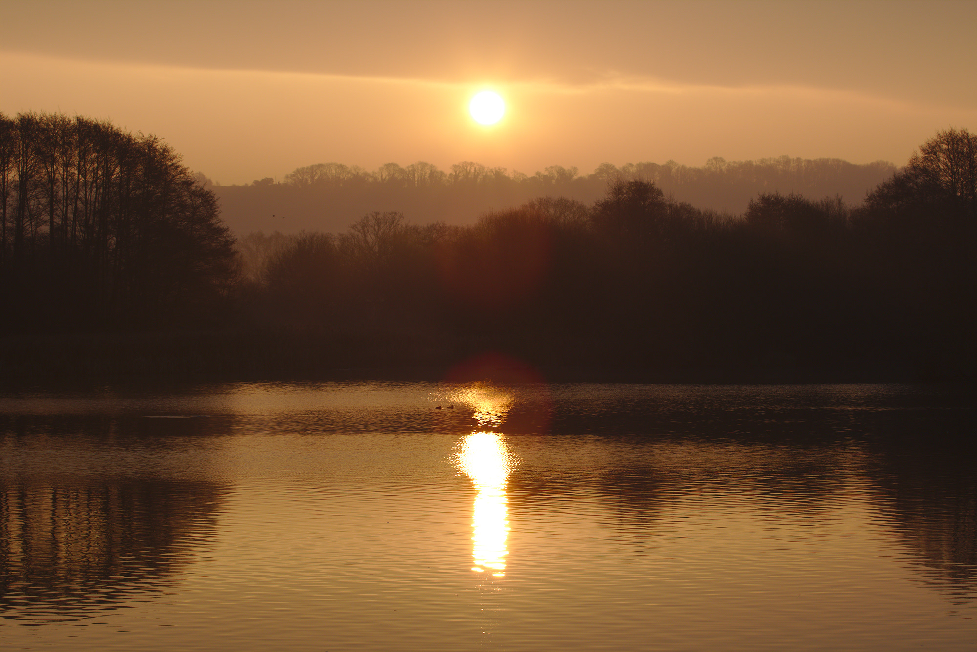 Canon EOS 750D (EOS Rebel T6i / EOS Kiss X8i) + Canon EF 70-200mm F4L USM sample photo. Sunset at resevoir photography