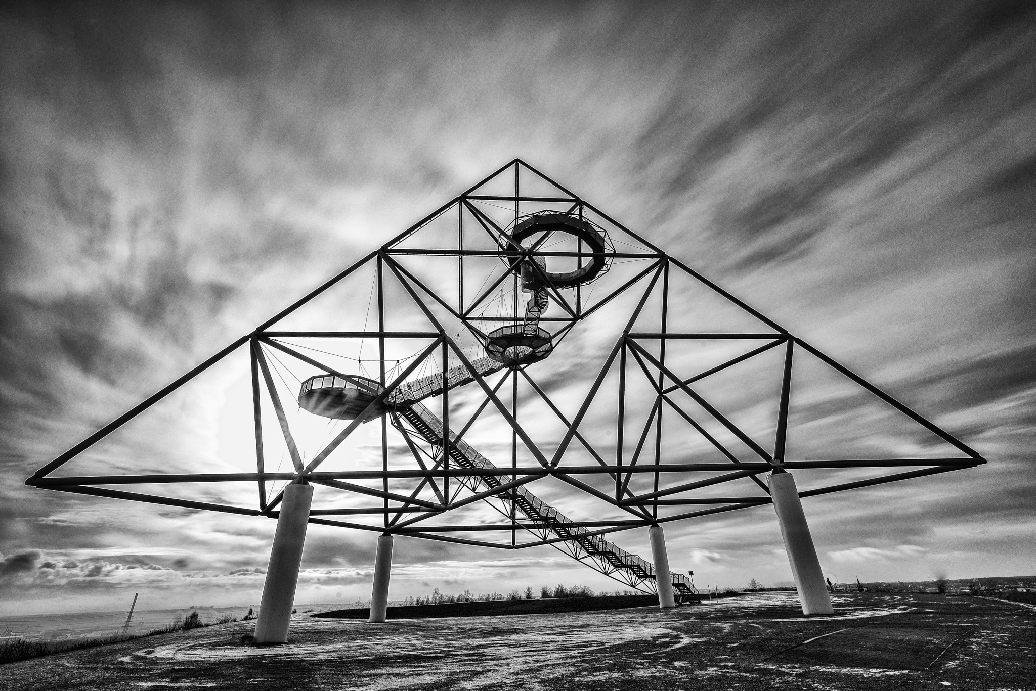 Tamron SP 15-30mm F2.8 Di VC USD sample photo. Tetraeder in black and white photography