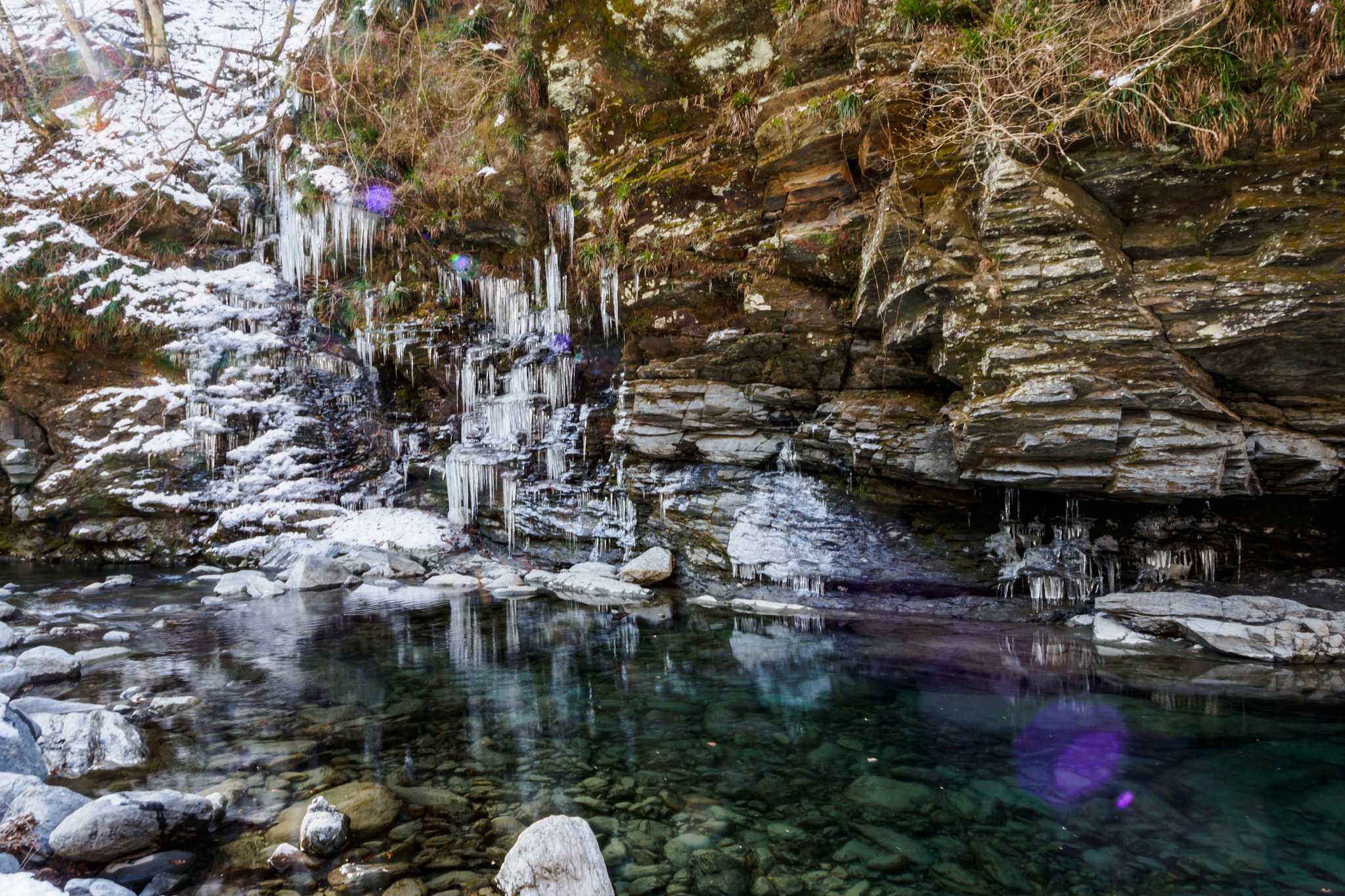 Olympus OM-D E-M10 II + OLYMPUS M.12mm F2.0 sample photo. Icicle by metro area photography