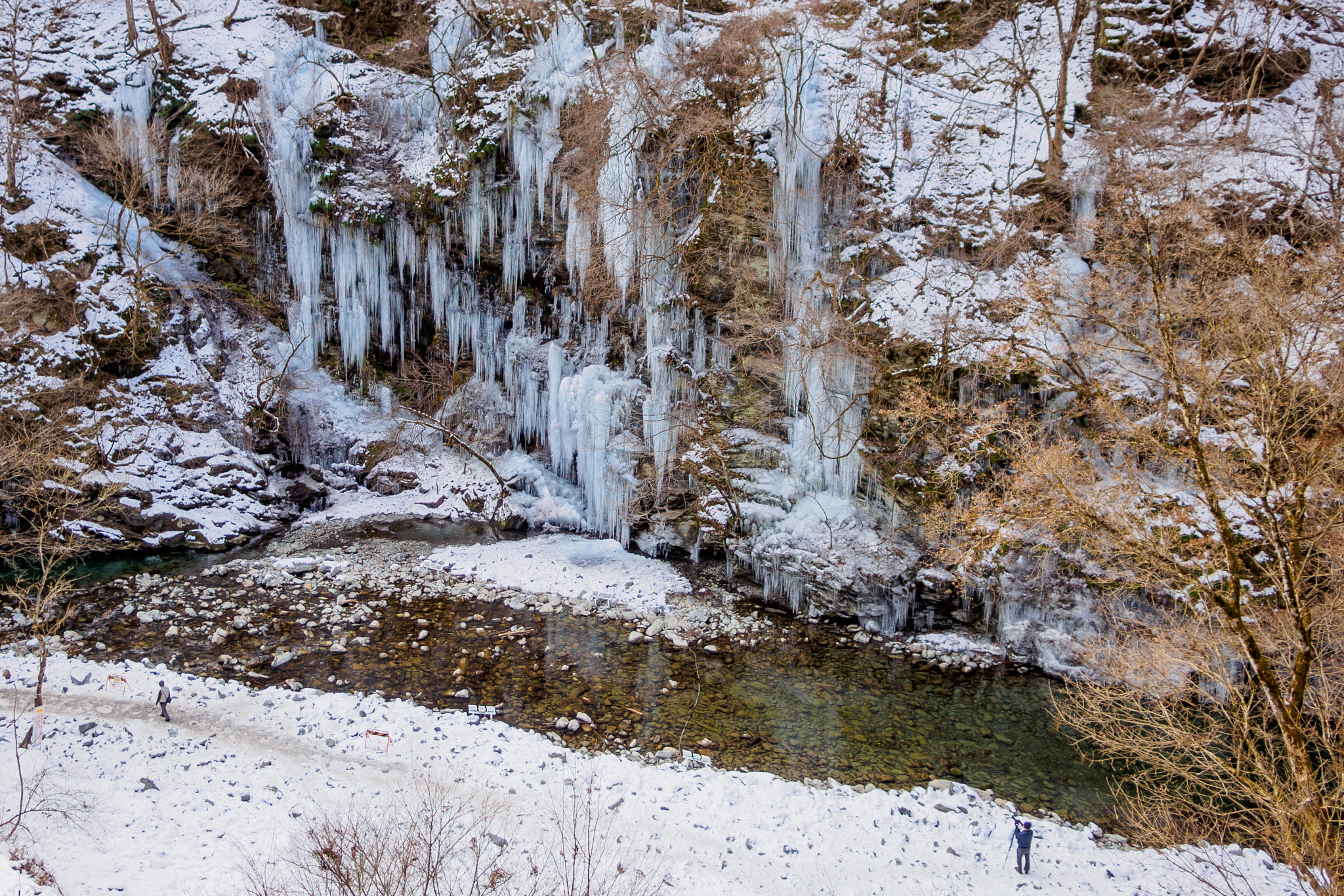 Olympus OM-D E-M10 II + OLYMPUS M.12mm F2.0 sample photo. Icicle by metro area photography