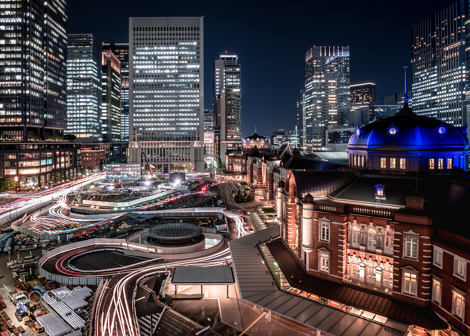 Olympus PEN E-PL7 + Panasonic Lumix G 14mm F2.5 ASPH sample photo. Tokyo station photography