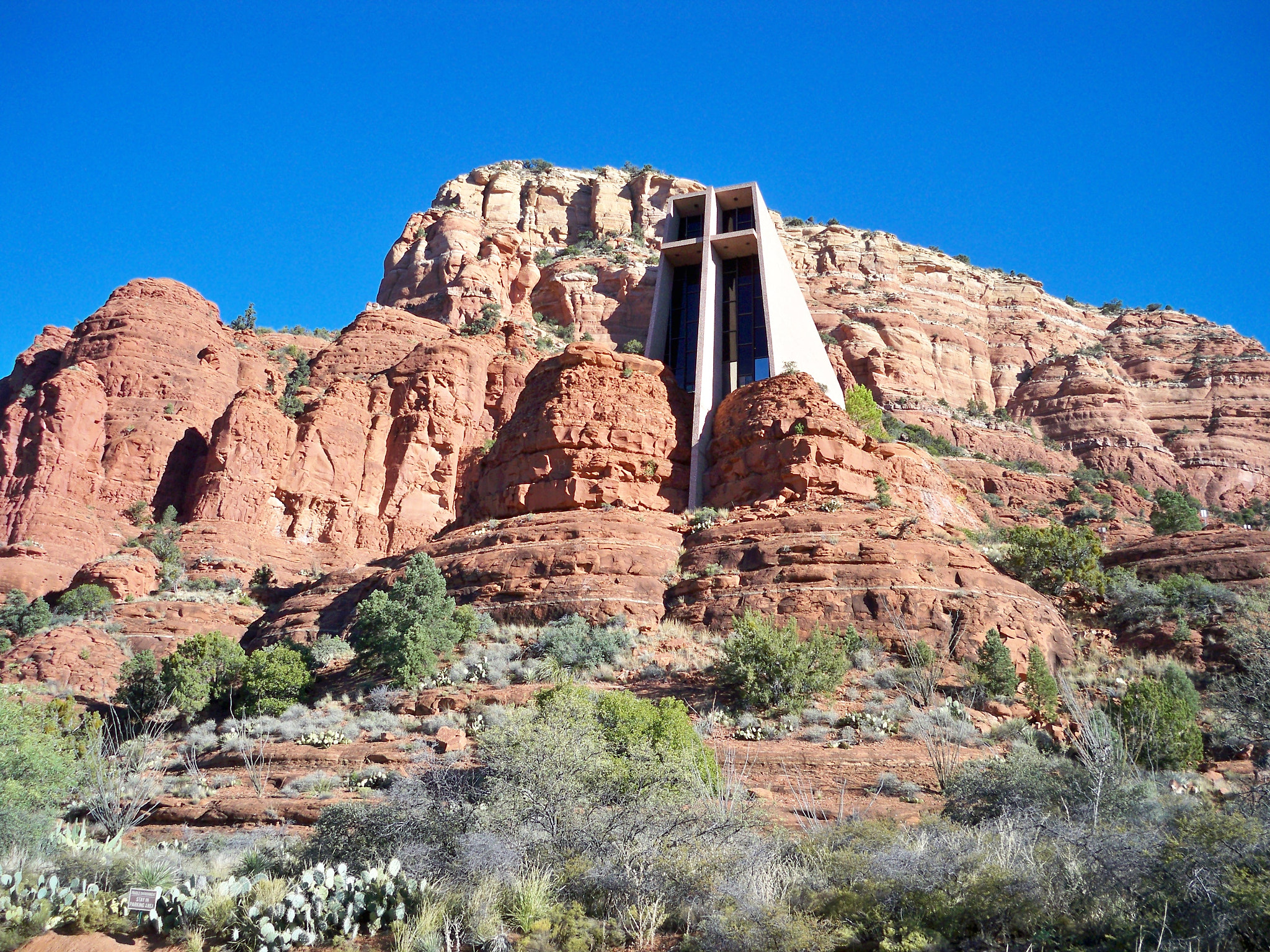 Kodak EasyShare M1033 sample photo. Sedona church photography