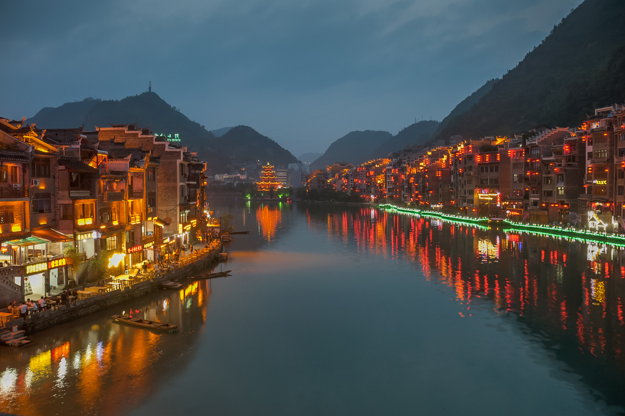 Nikon D810 sample photo. 河边小镇的傍晚 riverside town of the evening photography