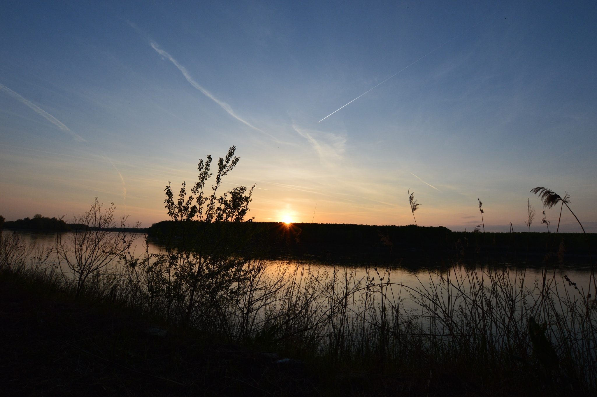 Sigma 10-20mm F3.5 EX DC HSM sample photo. The river shore photography