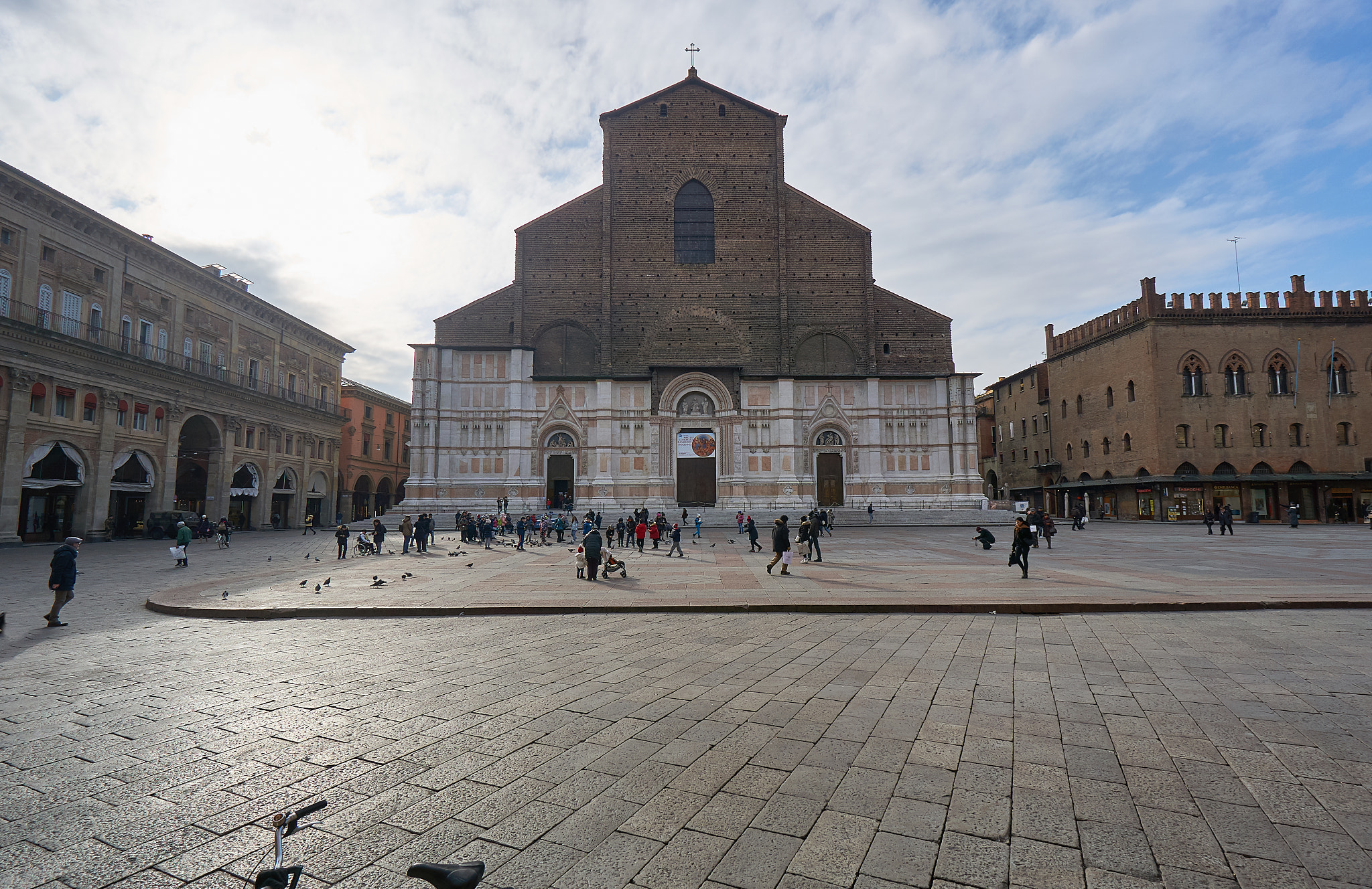 Sony E 10-18mm F4 OSS sample photo. Basilica di san petronio - bologna photography