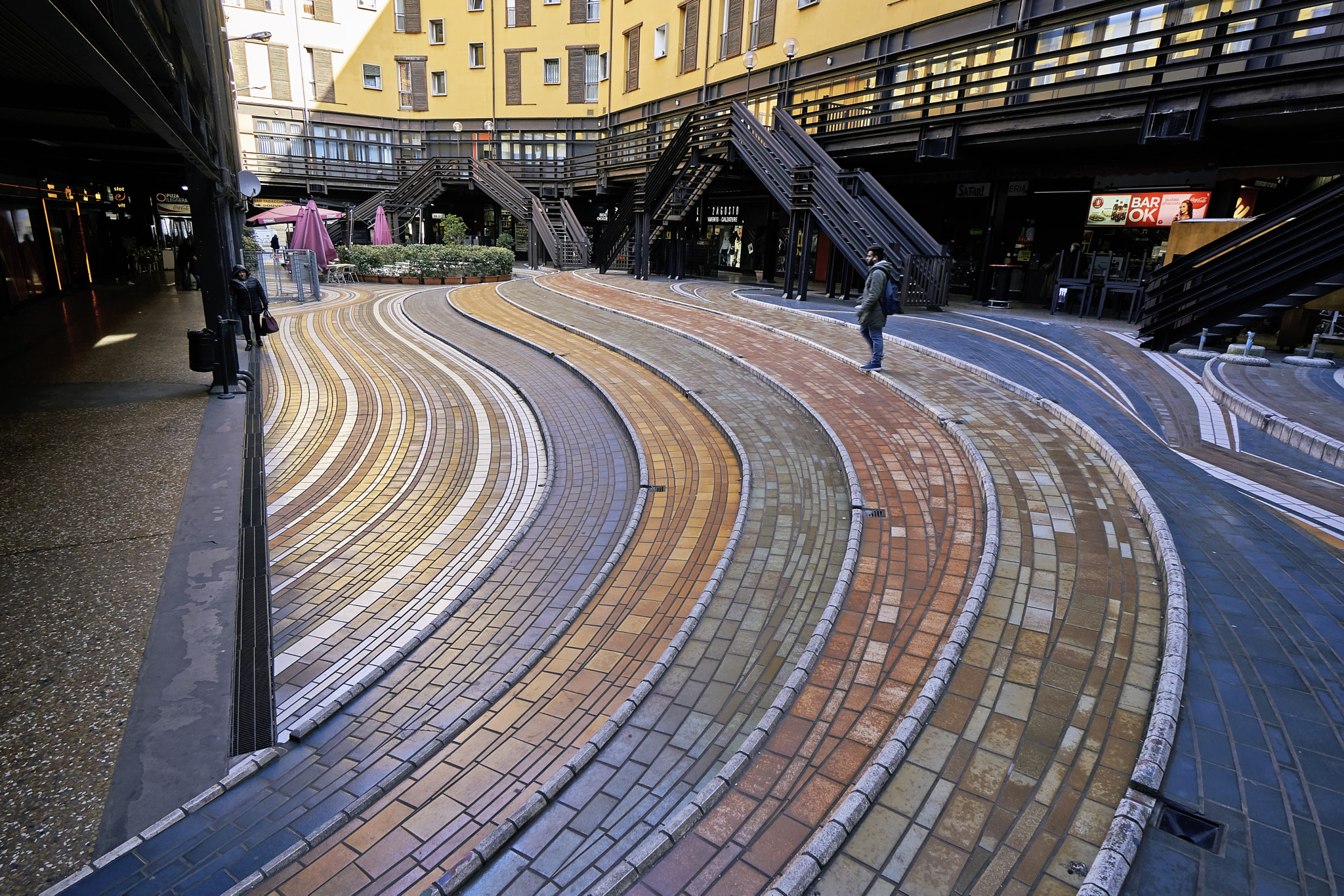 Sony E 10-18mm F4 OSS sample photo. Le vie dei colori photography