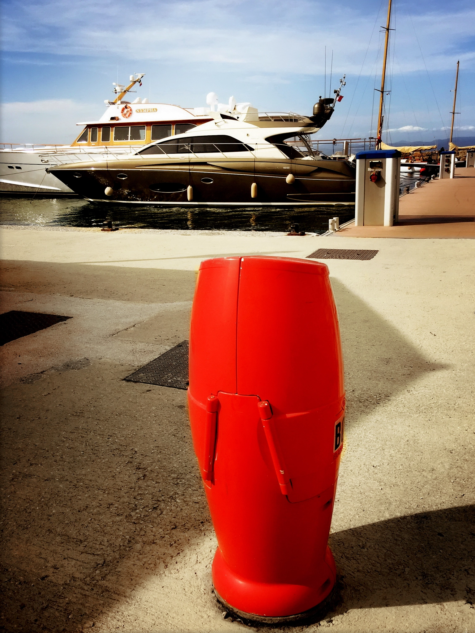 Hipstamatic 313 sample photo. Hydrant photography