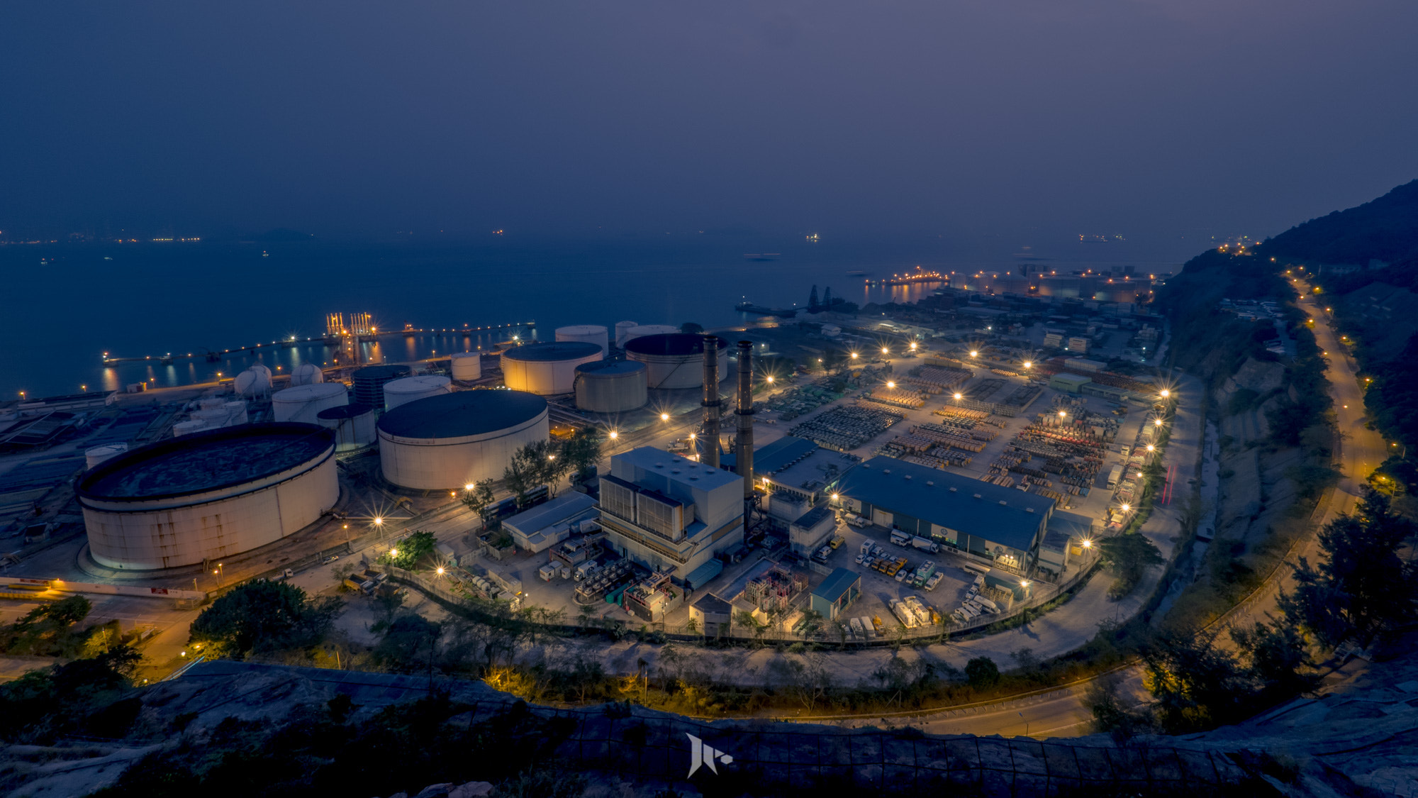Olympus OM-D E-M5 II + Olympus M.Zuiko Digital ED 7-14mm F2.8 PRO sample photo. Tsingyi - chautsai oil storage depot photography
