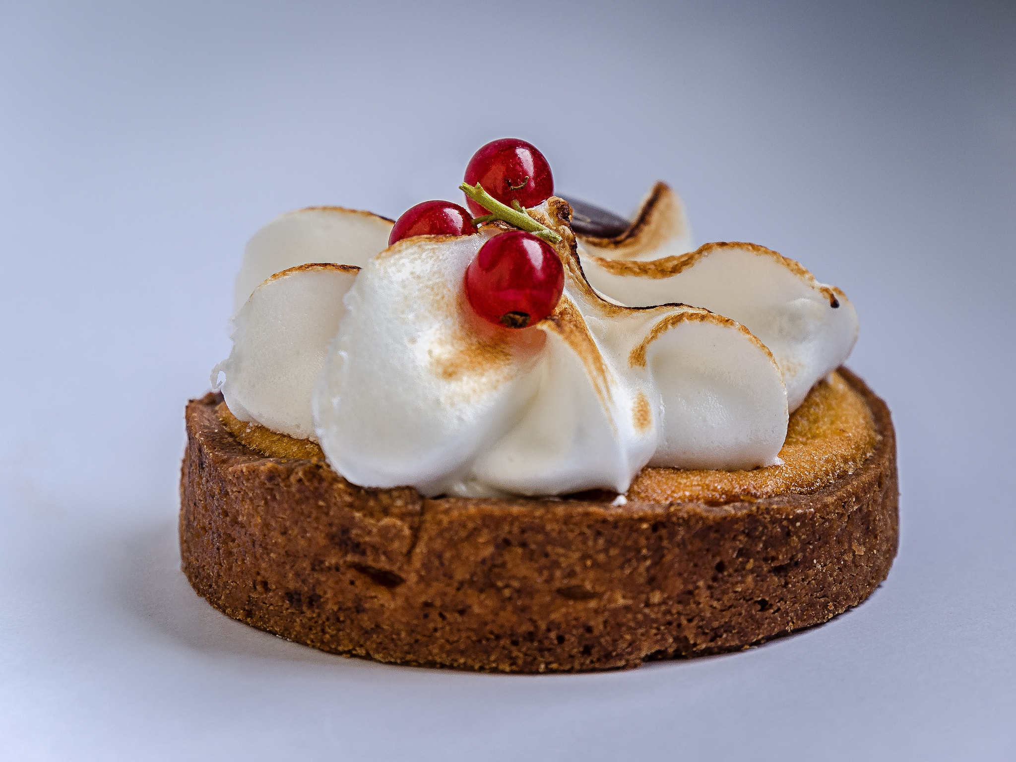 Olympus OM-D E-M1 sample photo. Currant merinque tart. photography