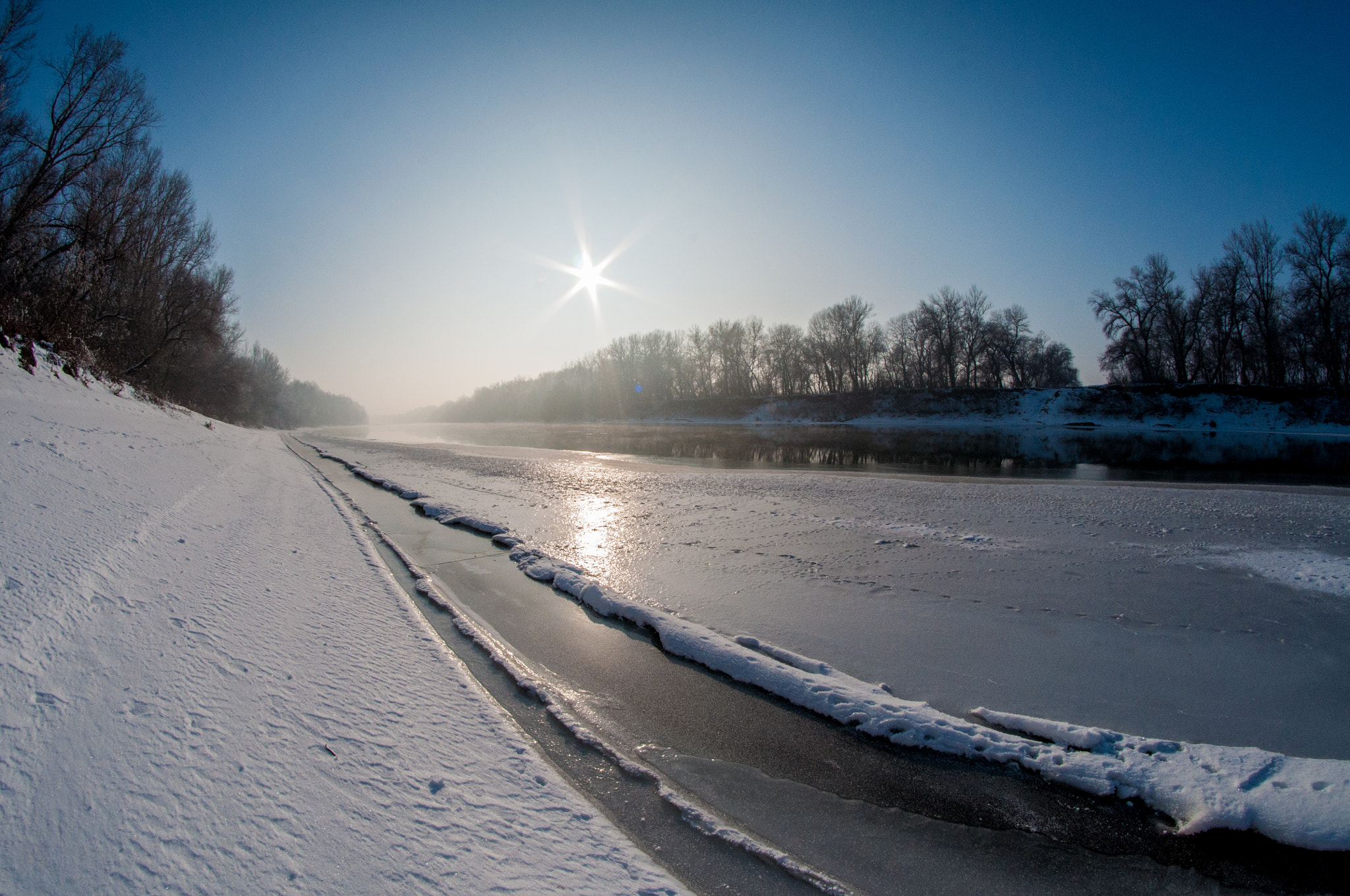 Nikon D90 + Samyang 8mm F3.5 Aspherical IF MC Fisheye sample photo. Frozen river tisza photography