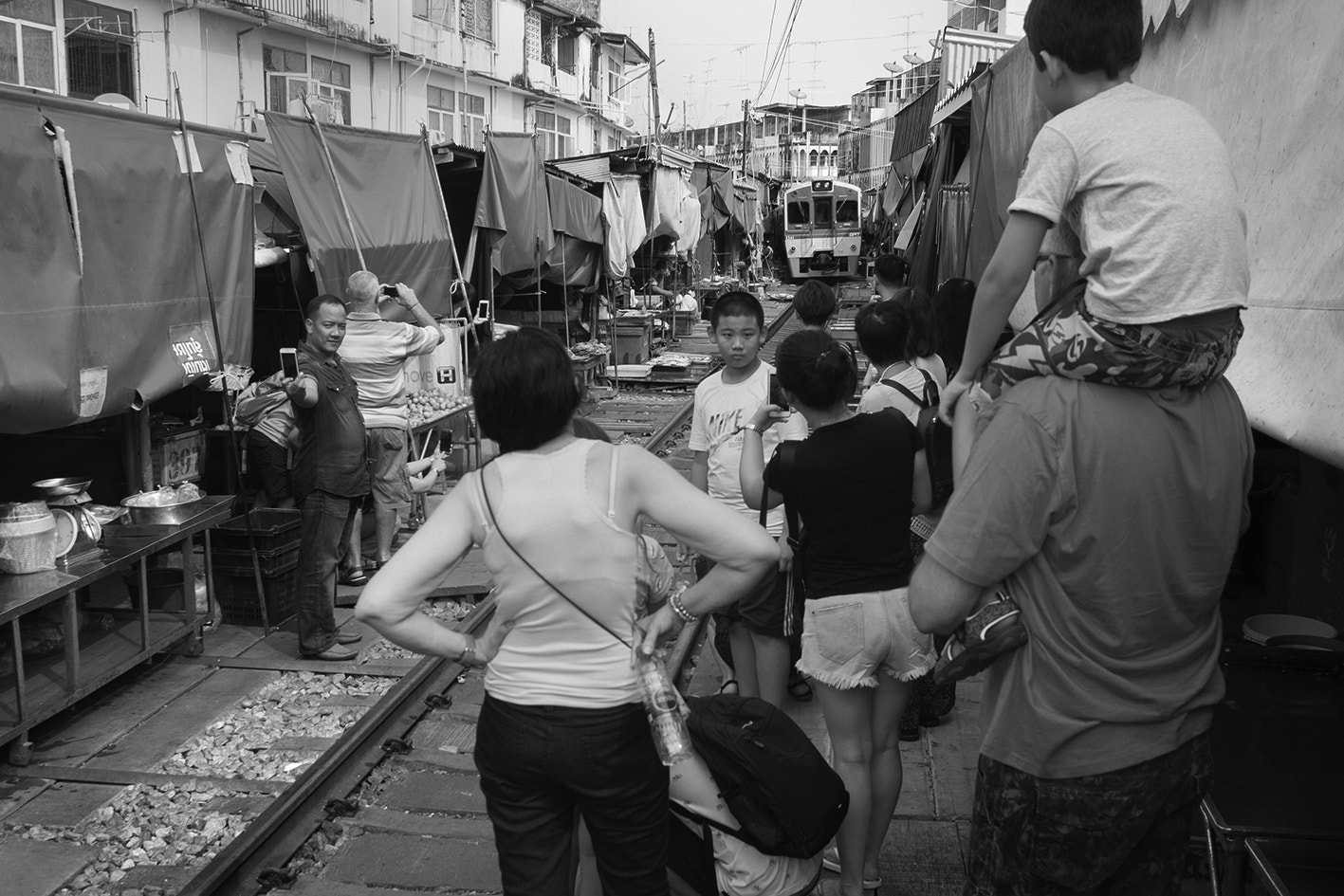 Canon EOS 5D sample photo. Maeklong railway market photography