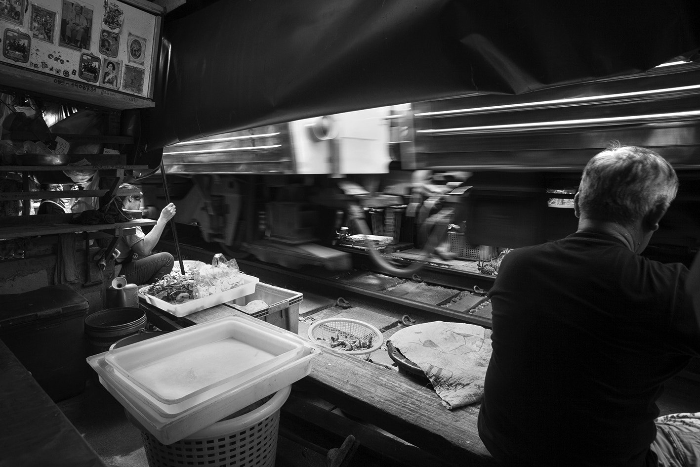 Canon EOS 5D + Canon EF 20-35mm F3.5-4.5 USM sample photo. Maeklong railway market photography