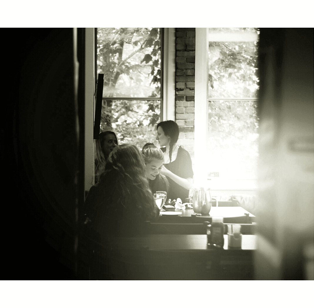 Sony Alpha DSLR-A100 + Minolta AF 50mm F1.7 sample photo. Cafe photography
