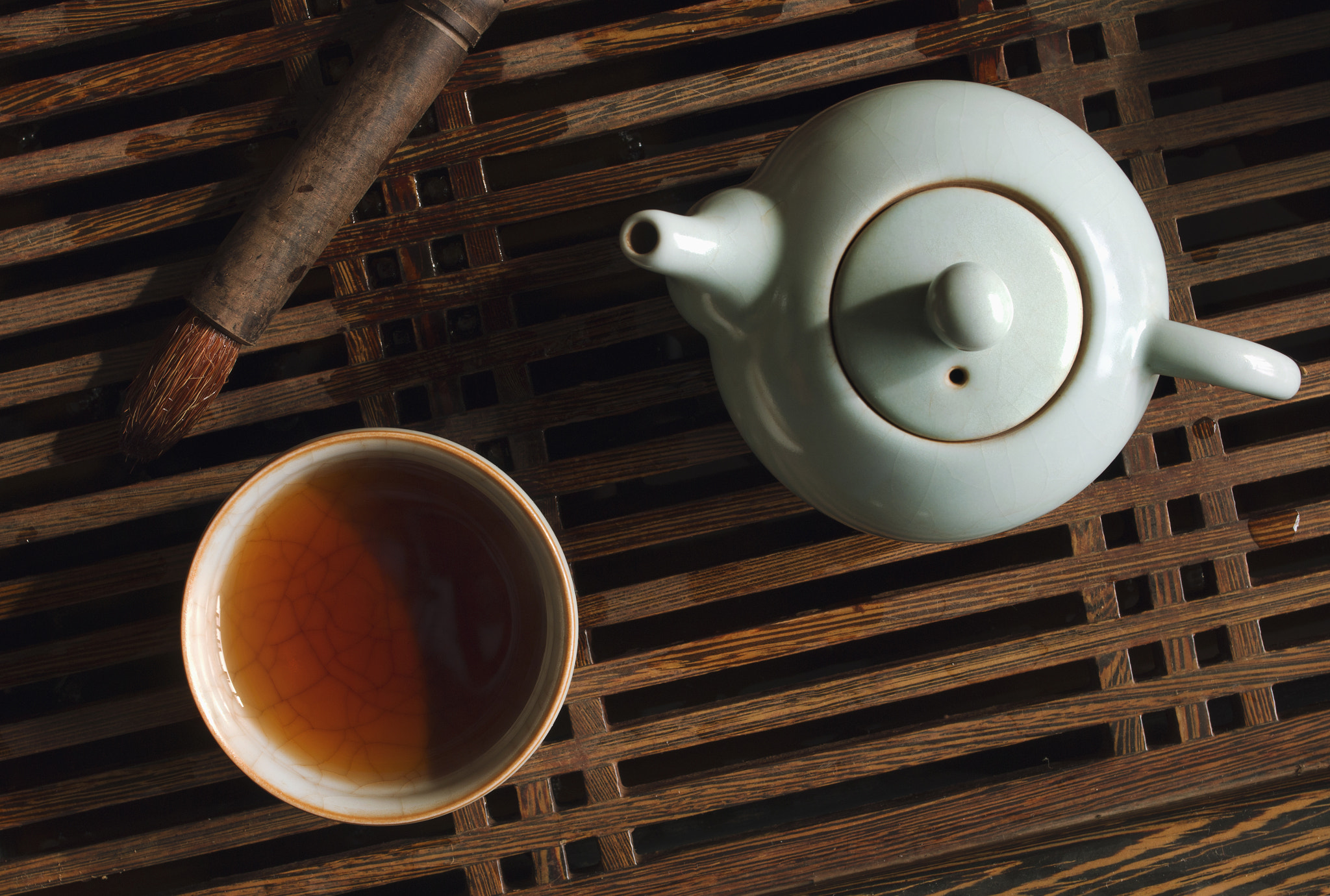 Canon EOS 70D + Sigma 35mm F1.4 DG HSM Art sample photo. Chinese tea tool with incredible beautiful crack on its surface. photography