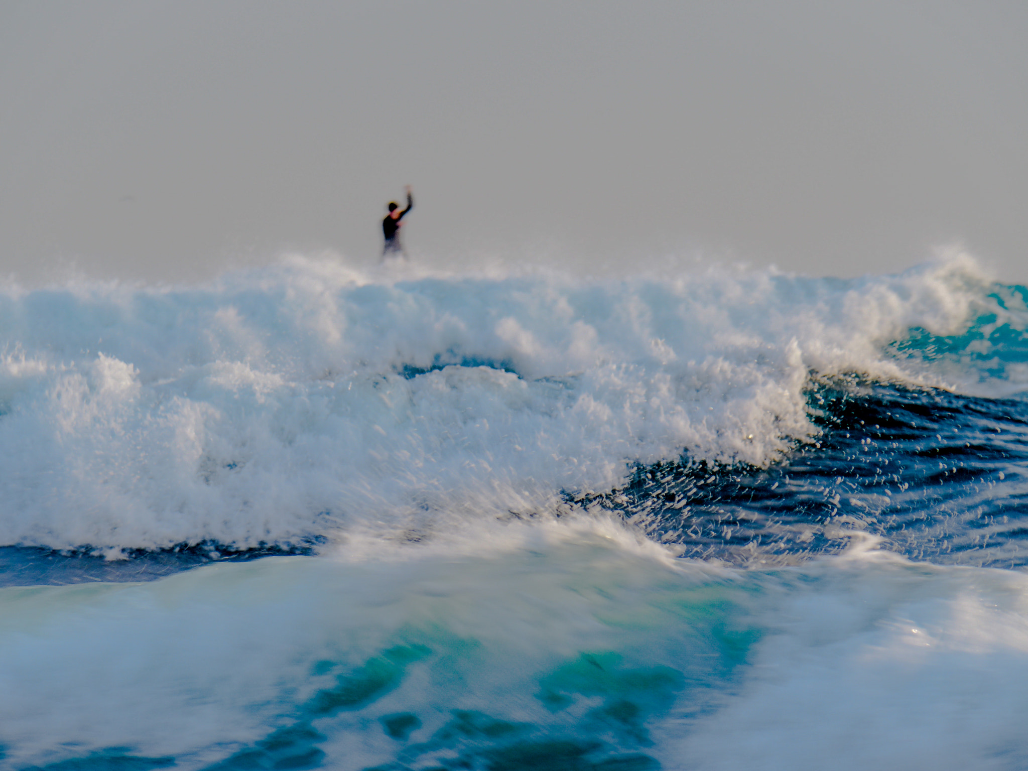 Olympus OM-D E-M10 II + Panasonic Lumix G Vario 100-300mm F4-5.6 OIS sample photo. Singing on the waves photography