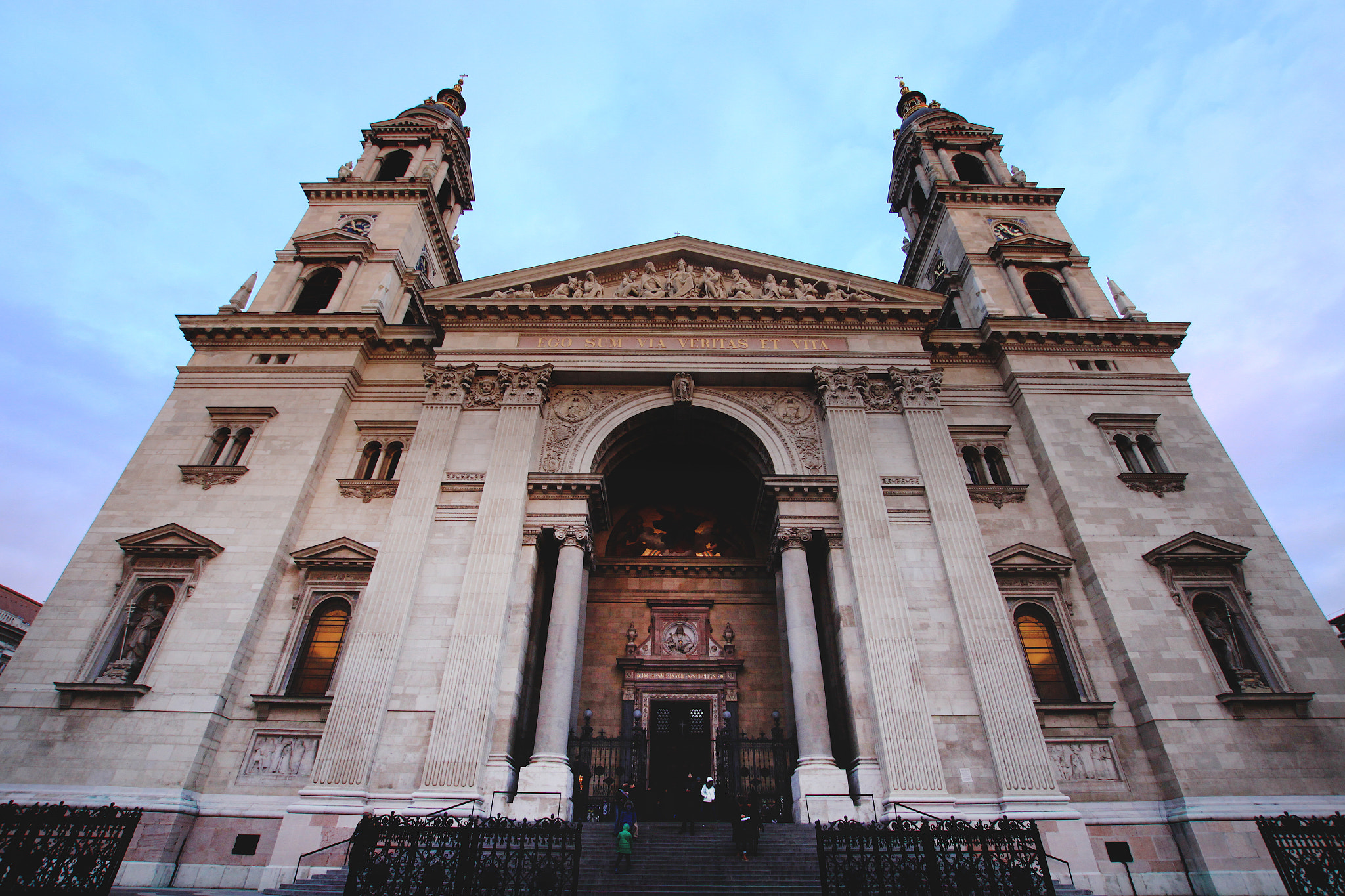 Sigma 10-20mm F3.5 EX DC HSM sample photo. St. stephan's basilika in budapest photography