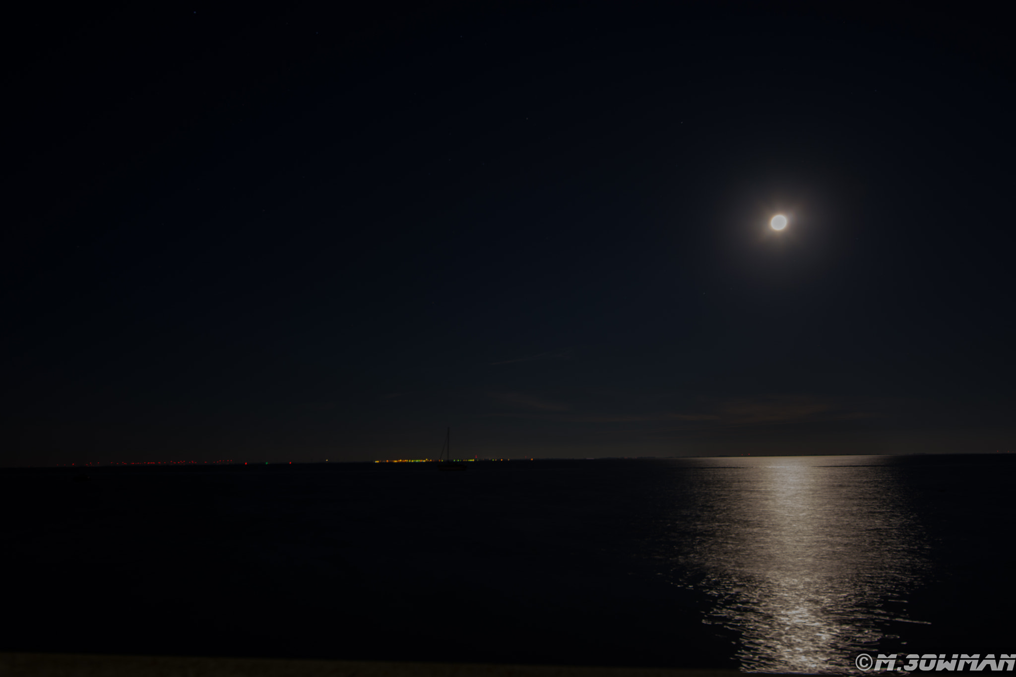 Nikon D7200 + Tokina AT-X 11-20 F2.8 PRO DX (AF 11-20mm f/2.8) sample photo. Wattenmeer und vollmond photography