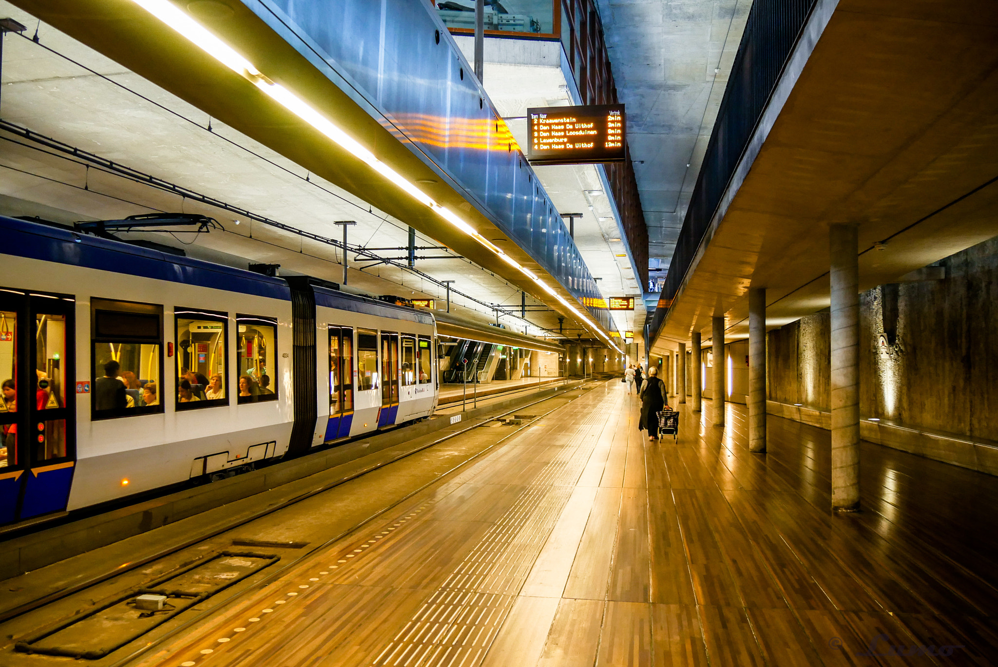 Panasonic DMC-G70 + Panasonic Lumix G Vario 14-140mm F3.5-5.6 ASPH Power O.I.S sample photo. Subway in den haag photography