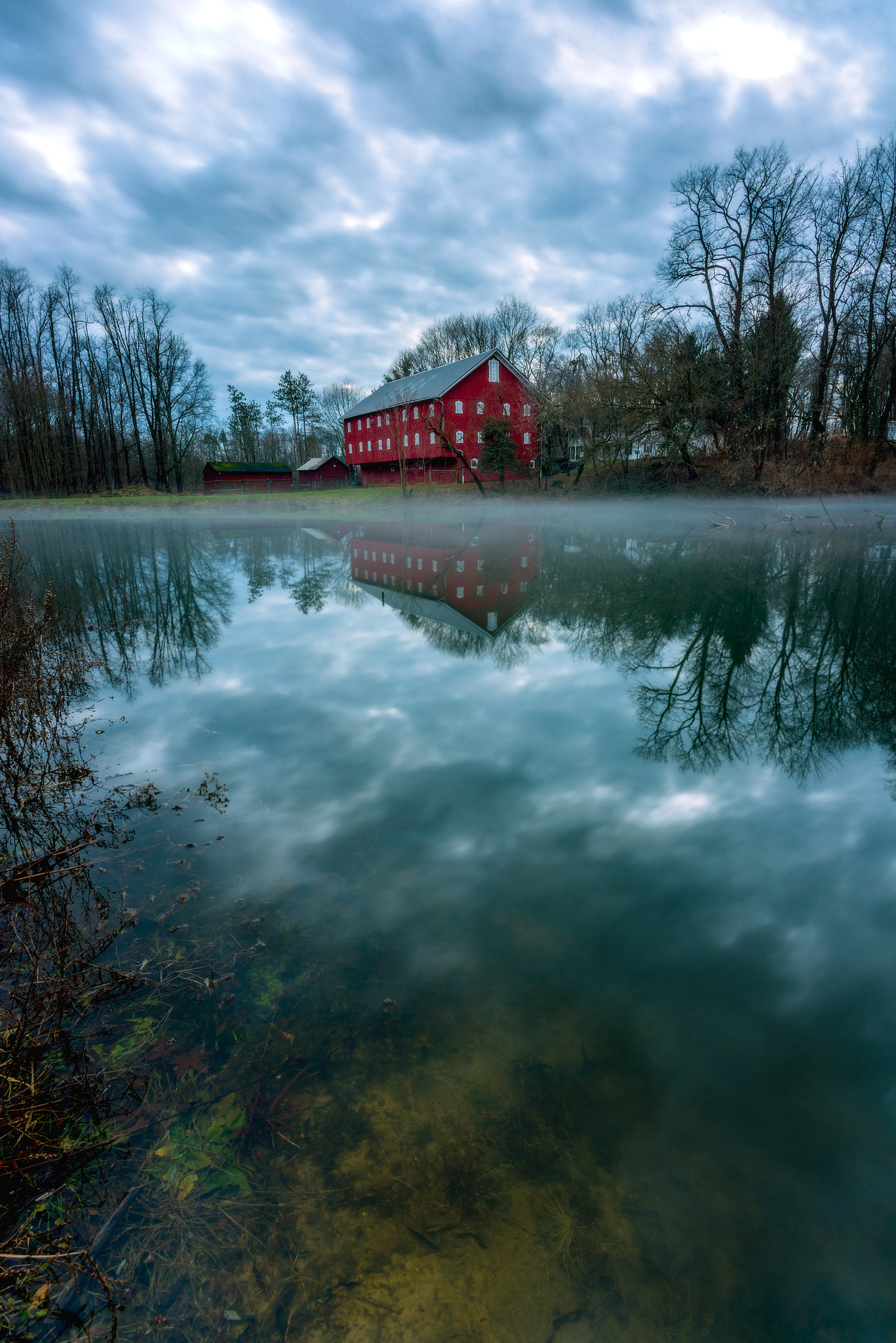Tokina AT-X 17-35mm F4 Pro FX sample photo. Reflections photography