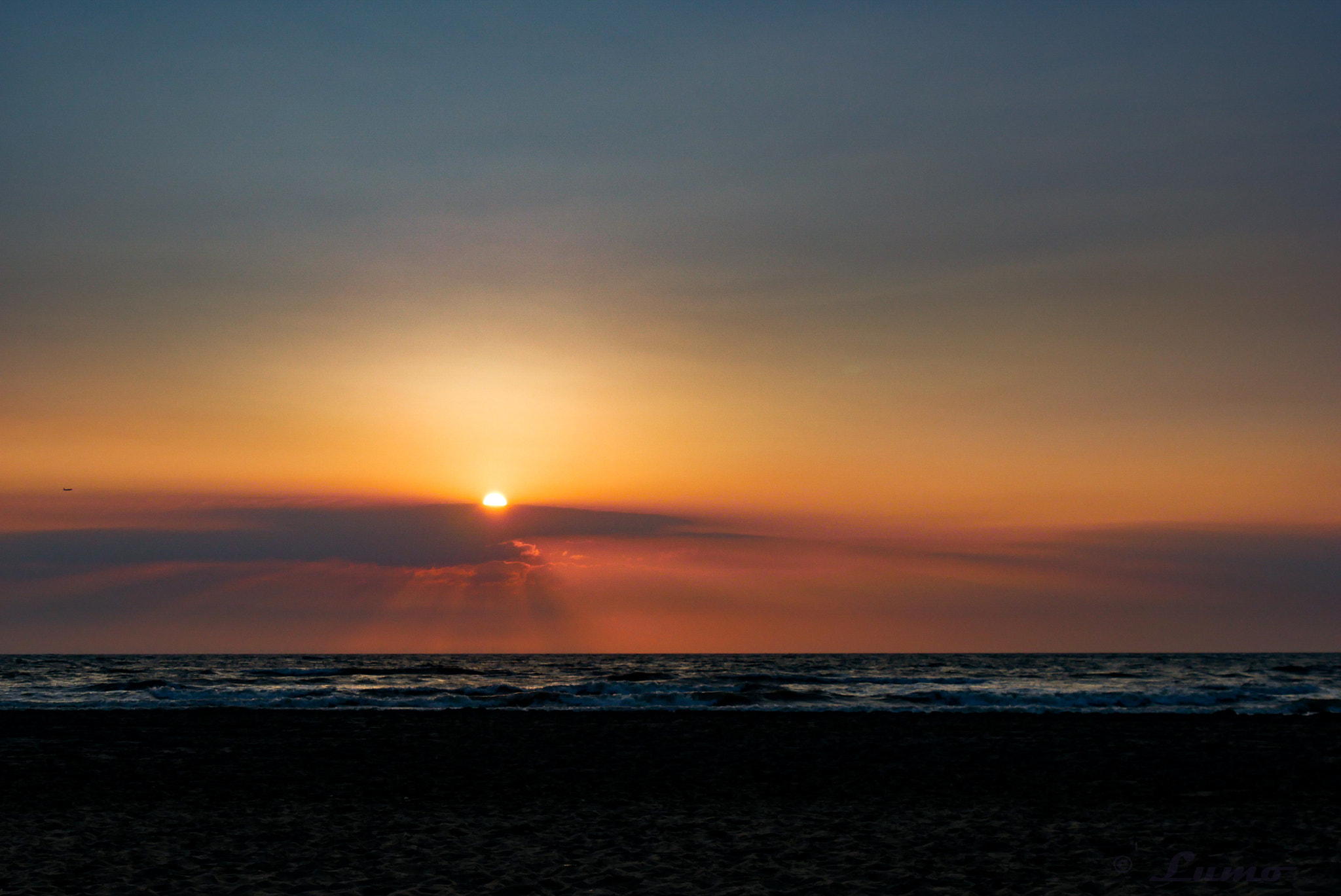 Panasonic DMC-G70 + Panasonic Lumix G Vario 14-140mm F3.5-5.6 ASPH Power O.I.S sample photo. Sunset at the beach photography