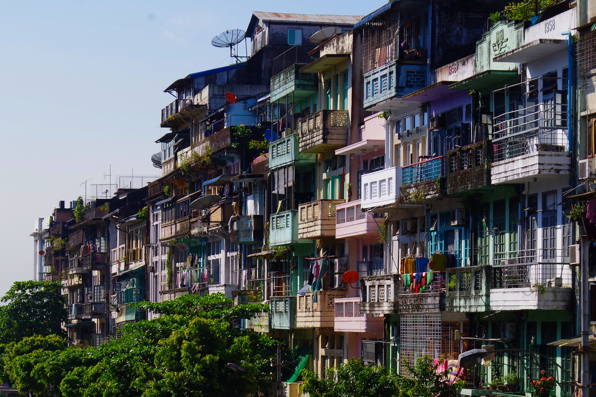 smc Pentax-DA L 50-200mm F4-5.6 ED WR sample photo. Yangon photography