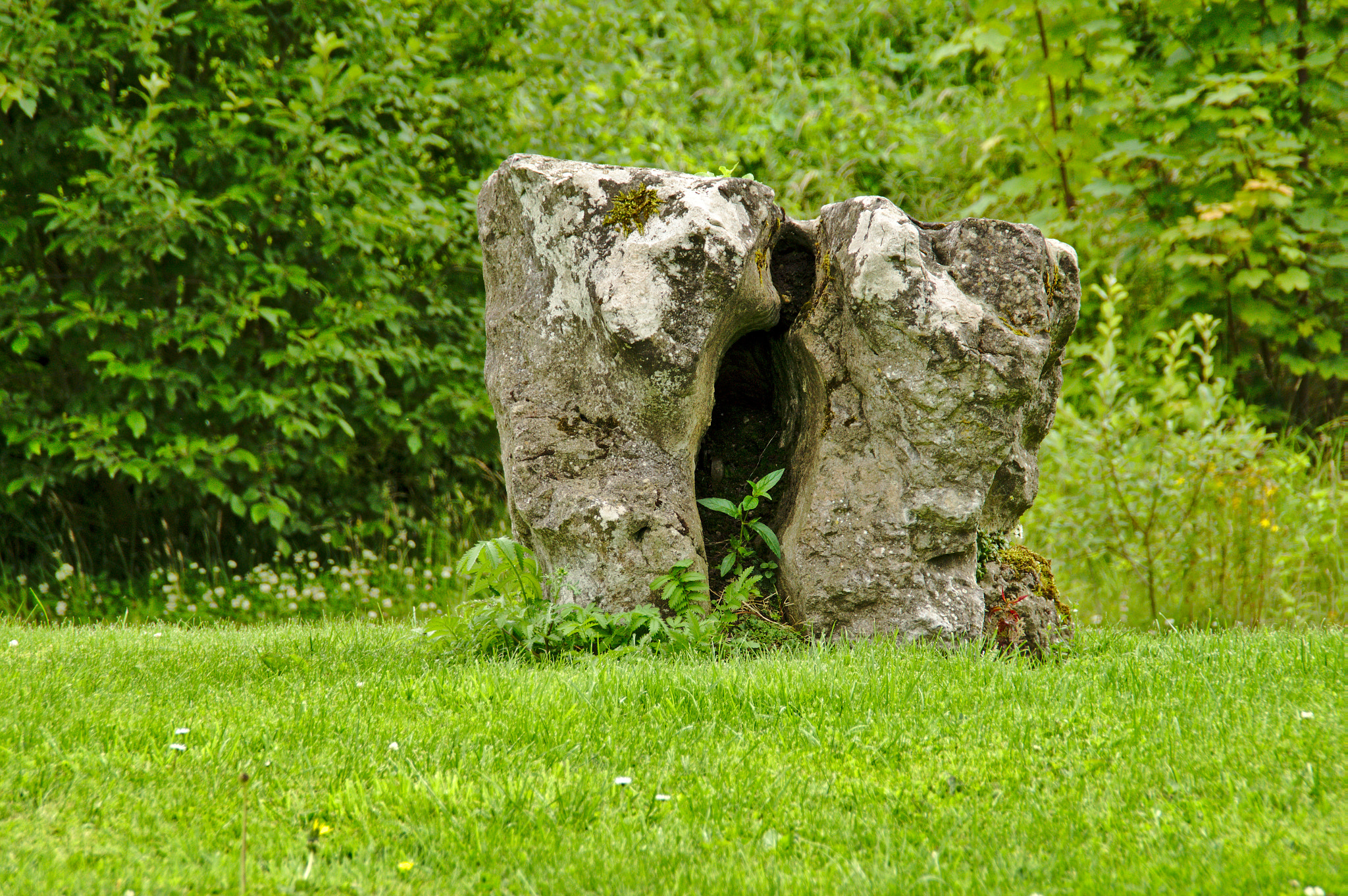 Sony SLT-A57 sample photo. The lady in the stone photography