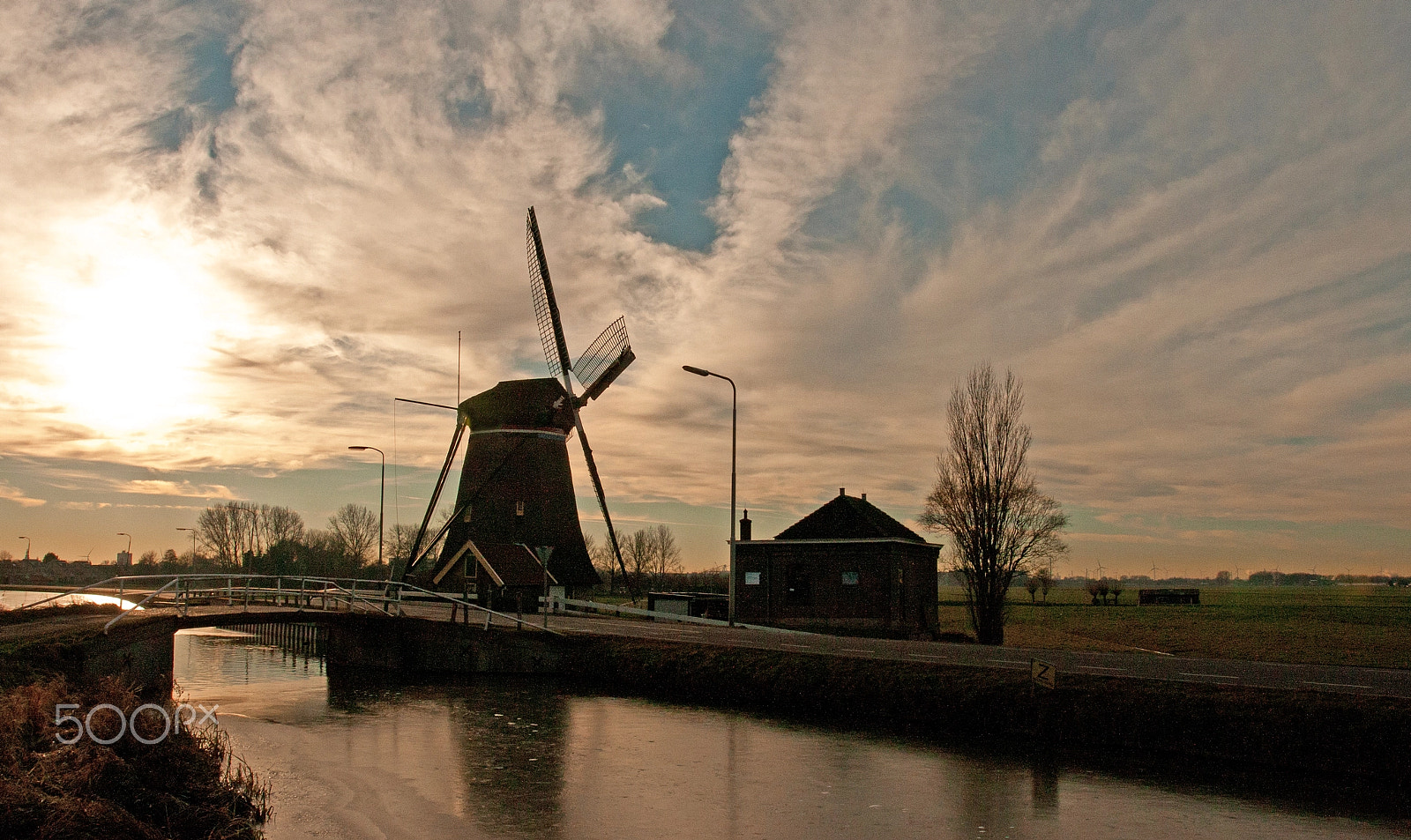 Canon EOS 400D (EOS Digital Rebel XTi / EOS Kiss Digital X) sample photo. Dutch skyline photography