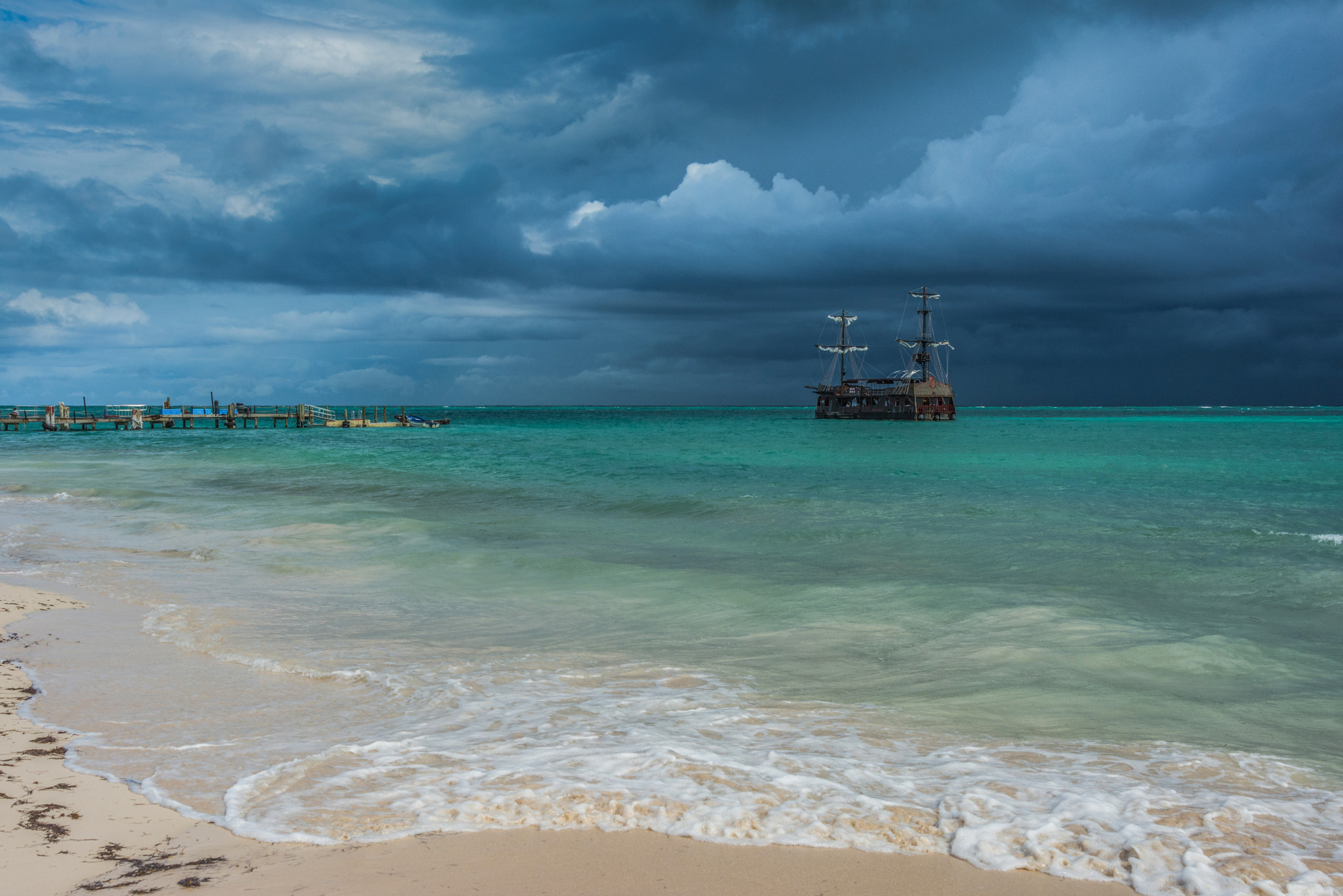 Nikon AF Nikkor 24-85mm F2.8-4D IF sample photo. Before the storm photography