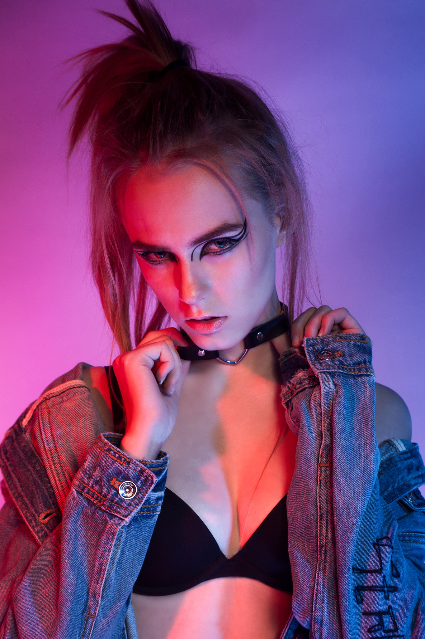 Canon EF 28-105mm f/3.5-4.5 USM sample photo. Neon photography